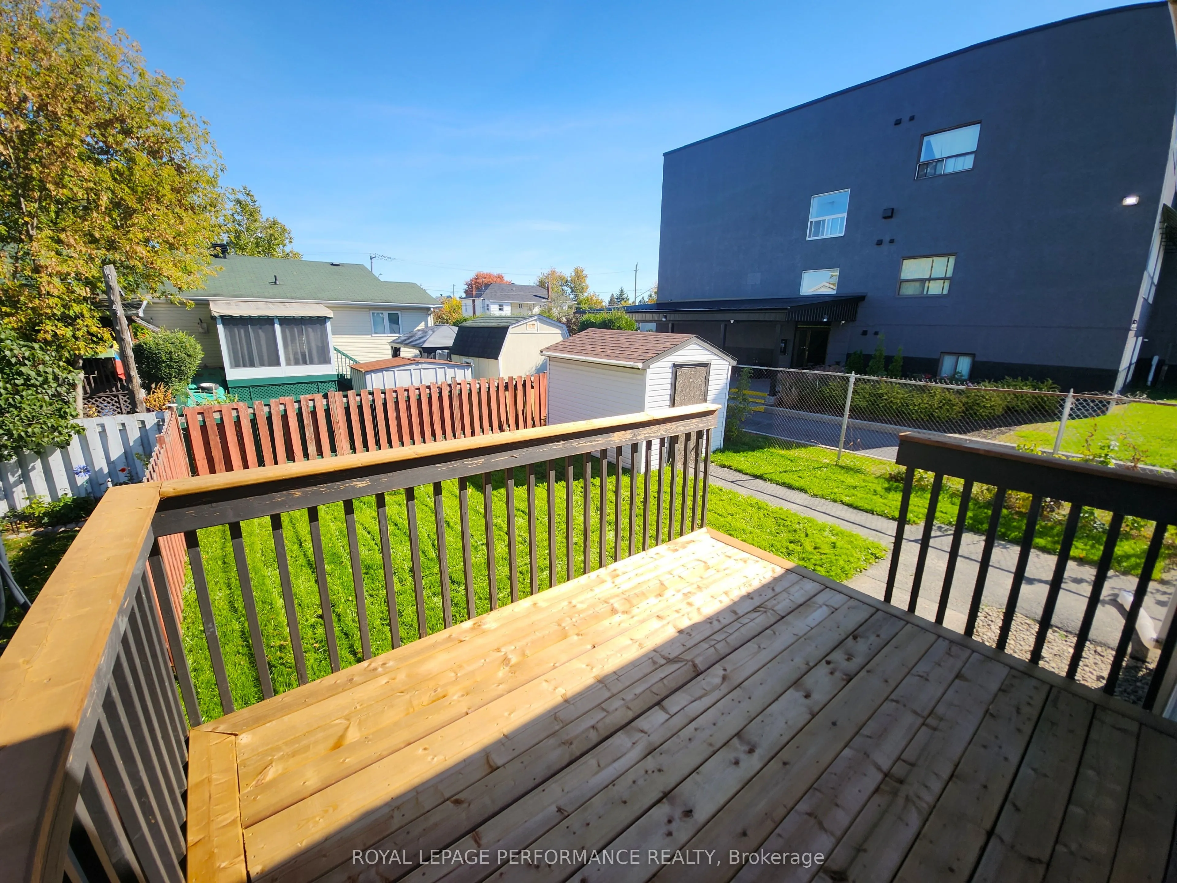 405 Carleton Street E