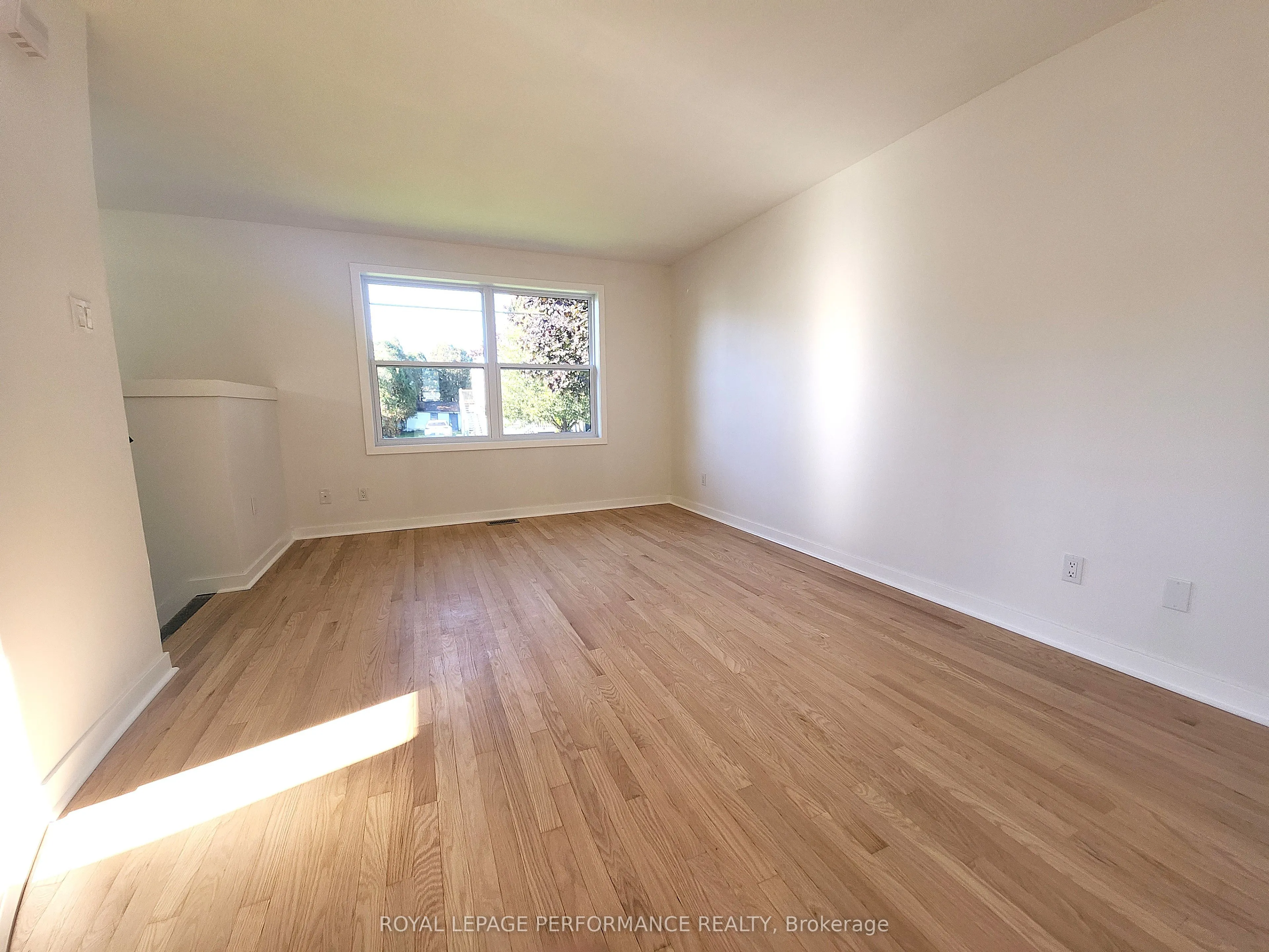405 Carleton Street E
