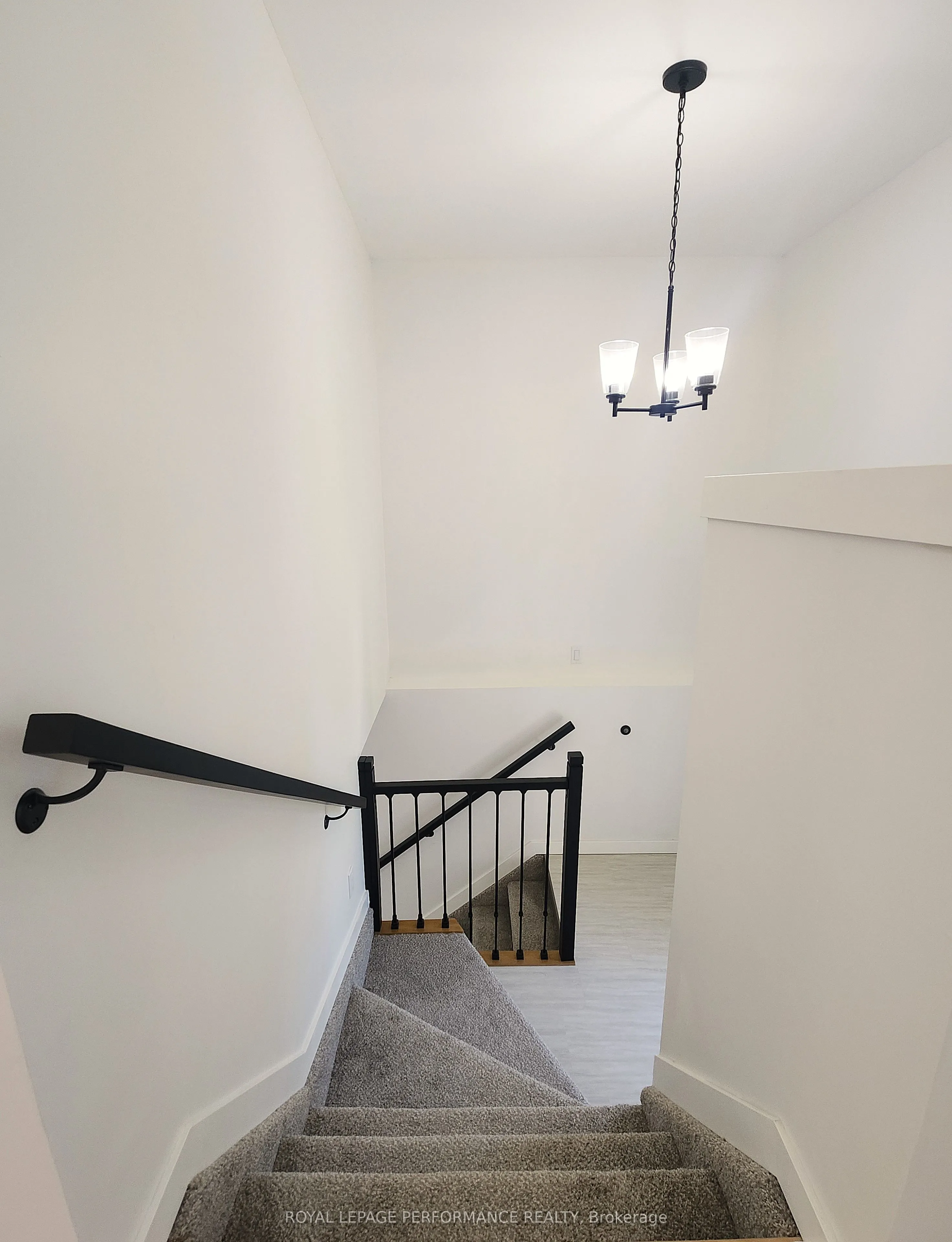 405 Carleton Street E