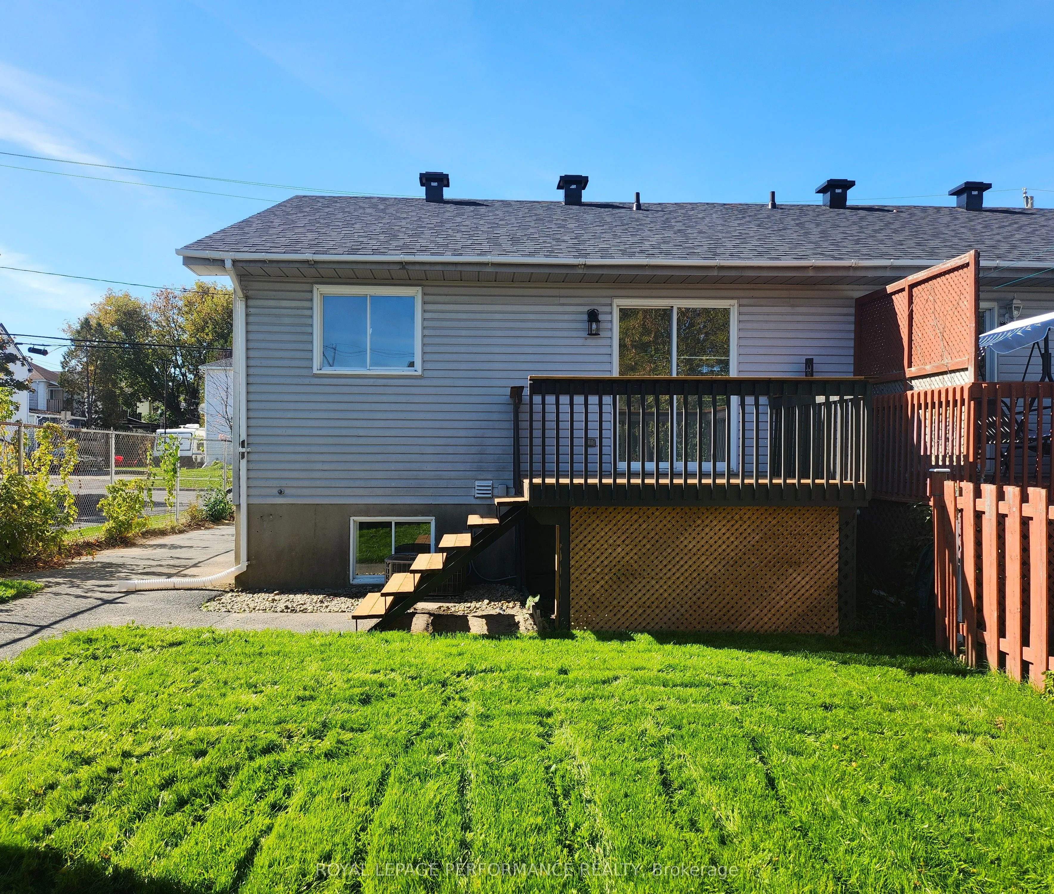405 Carleton Street E