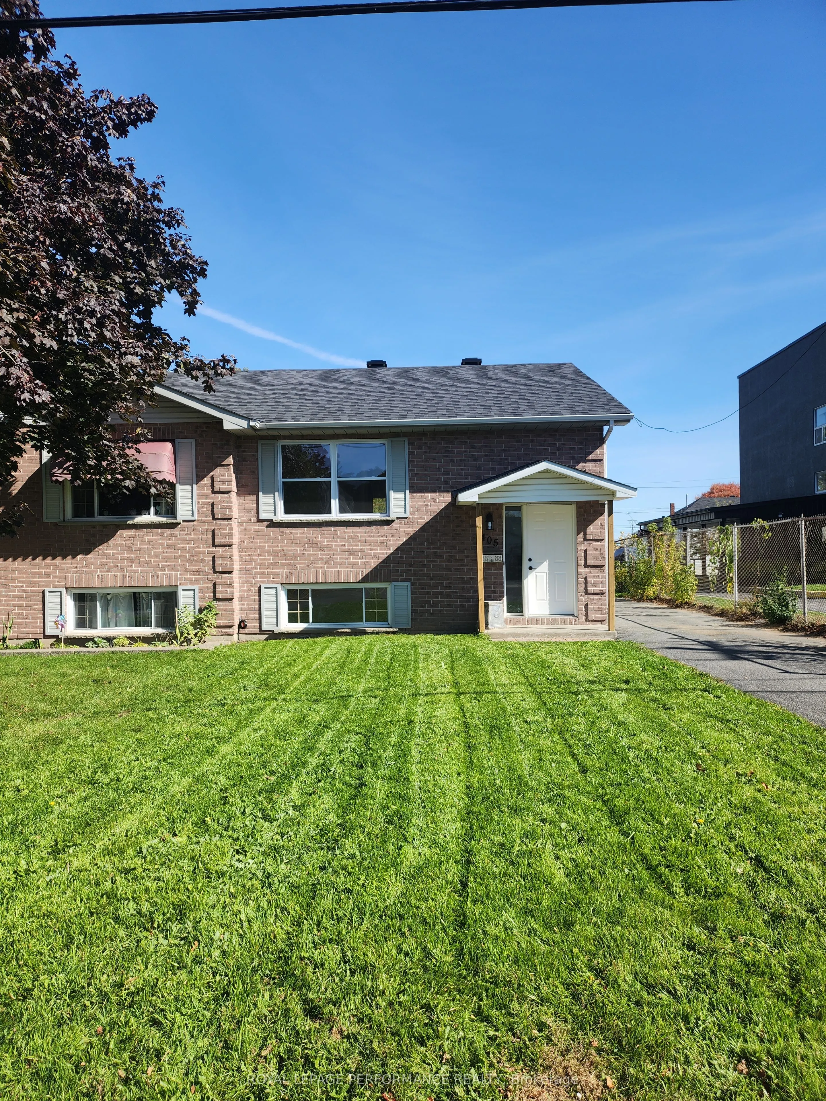 405 Carleton Street E
