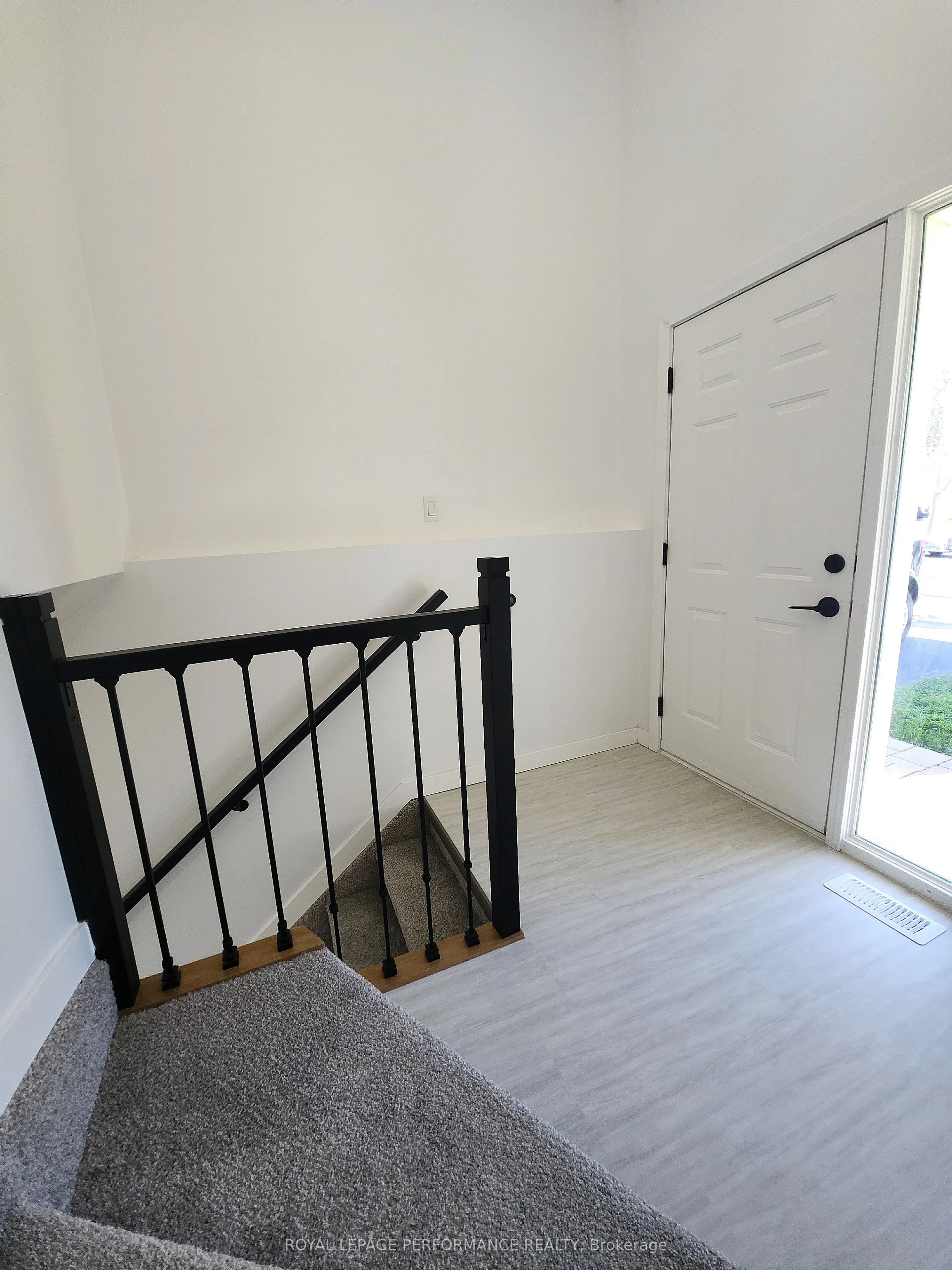 405 Carleton Street E