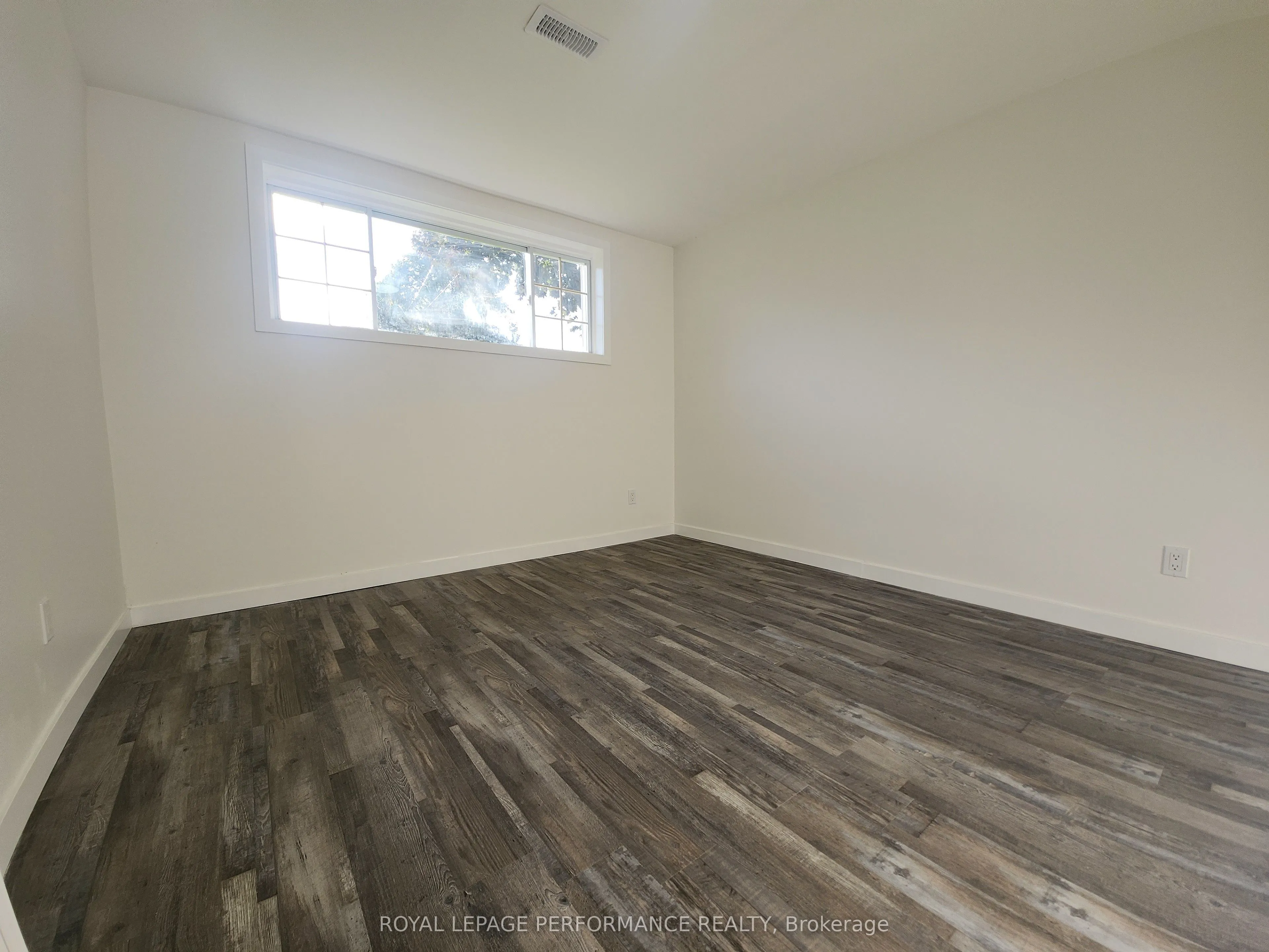 405 Carleton Street E
