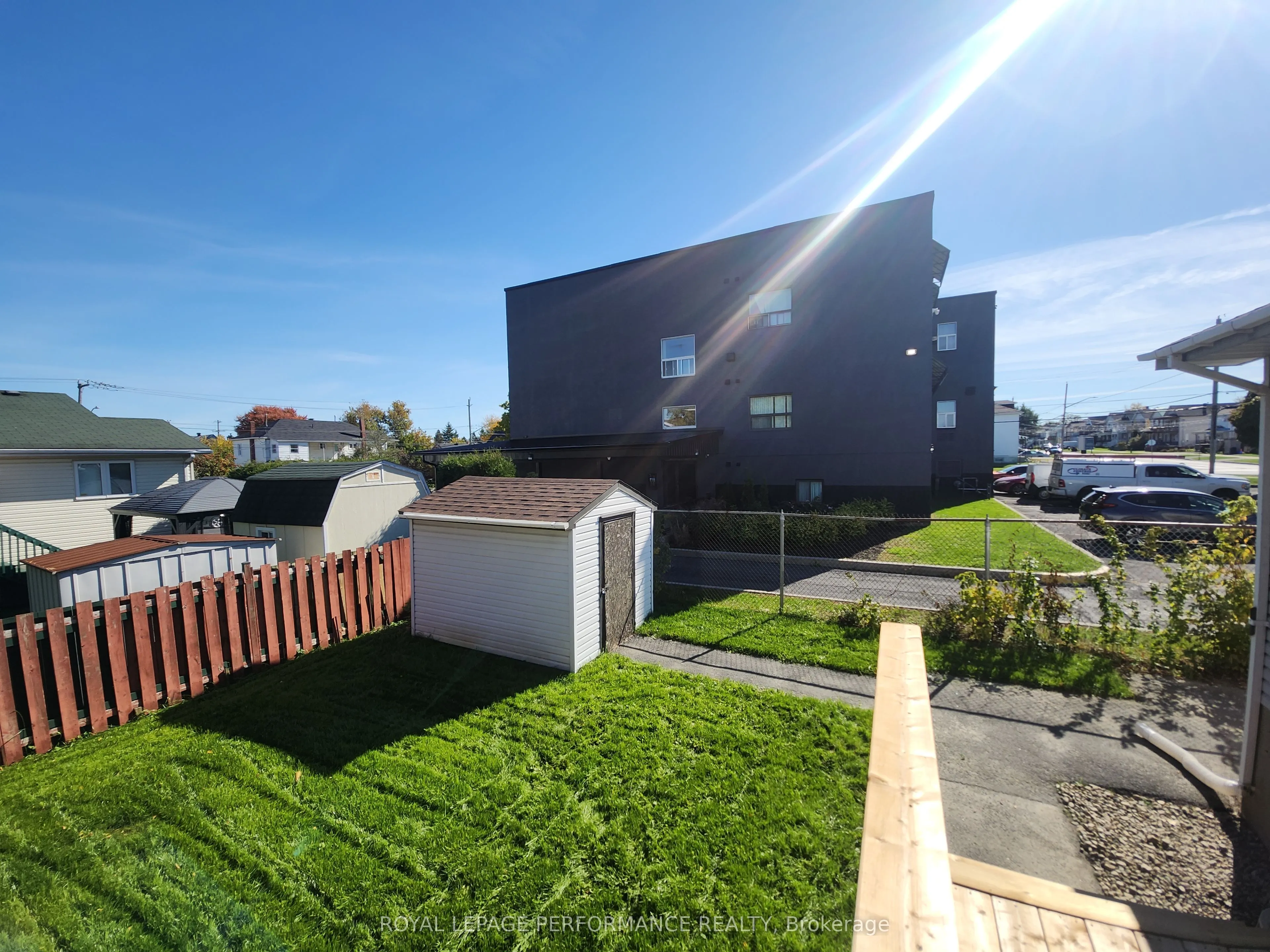 405 Carleton Street E