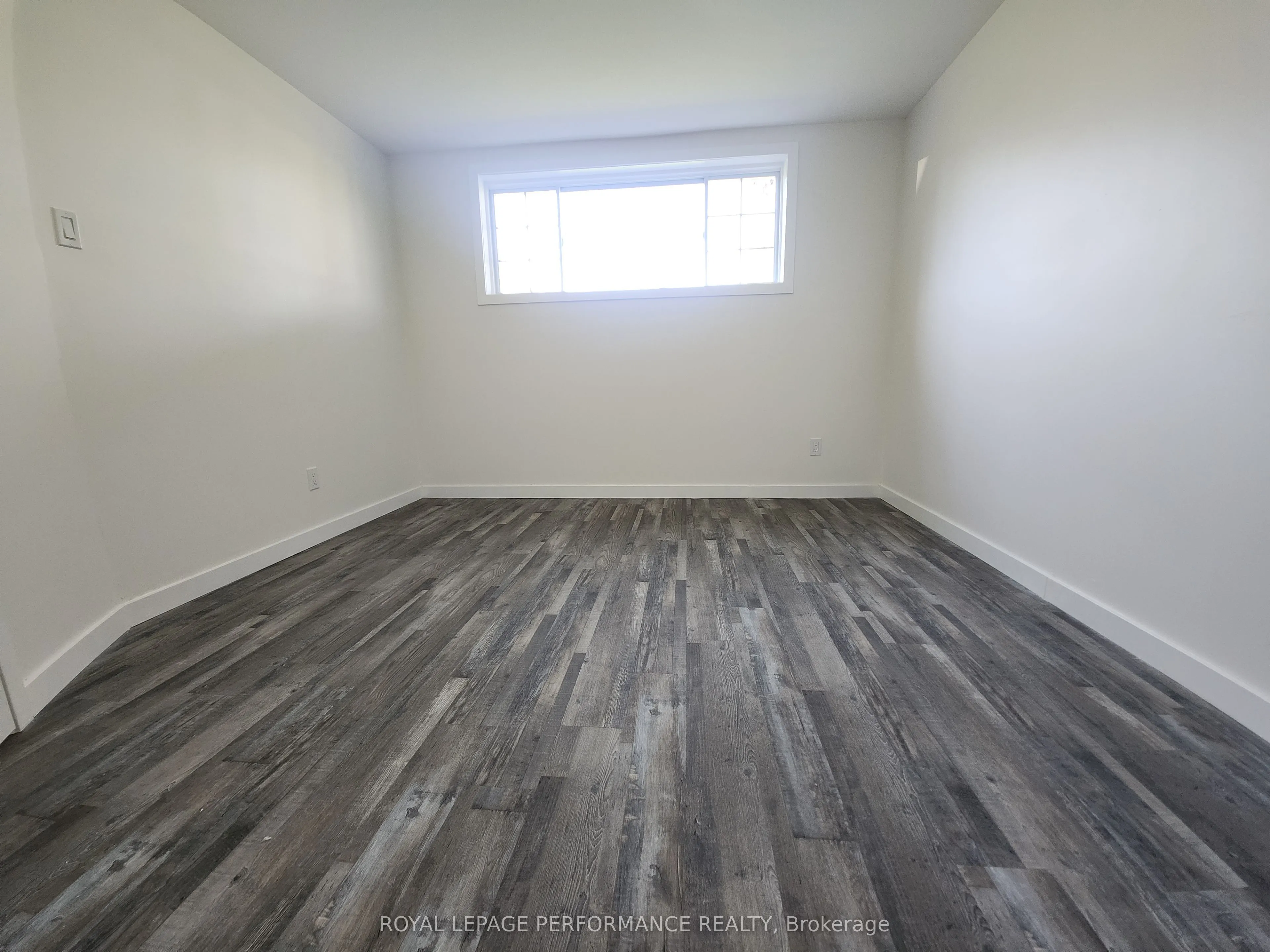 405 Carleton Street E