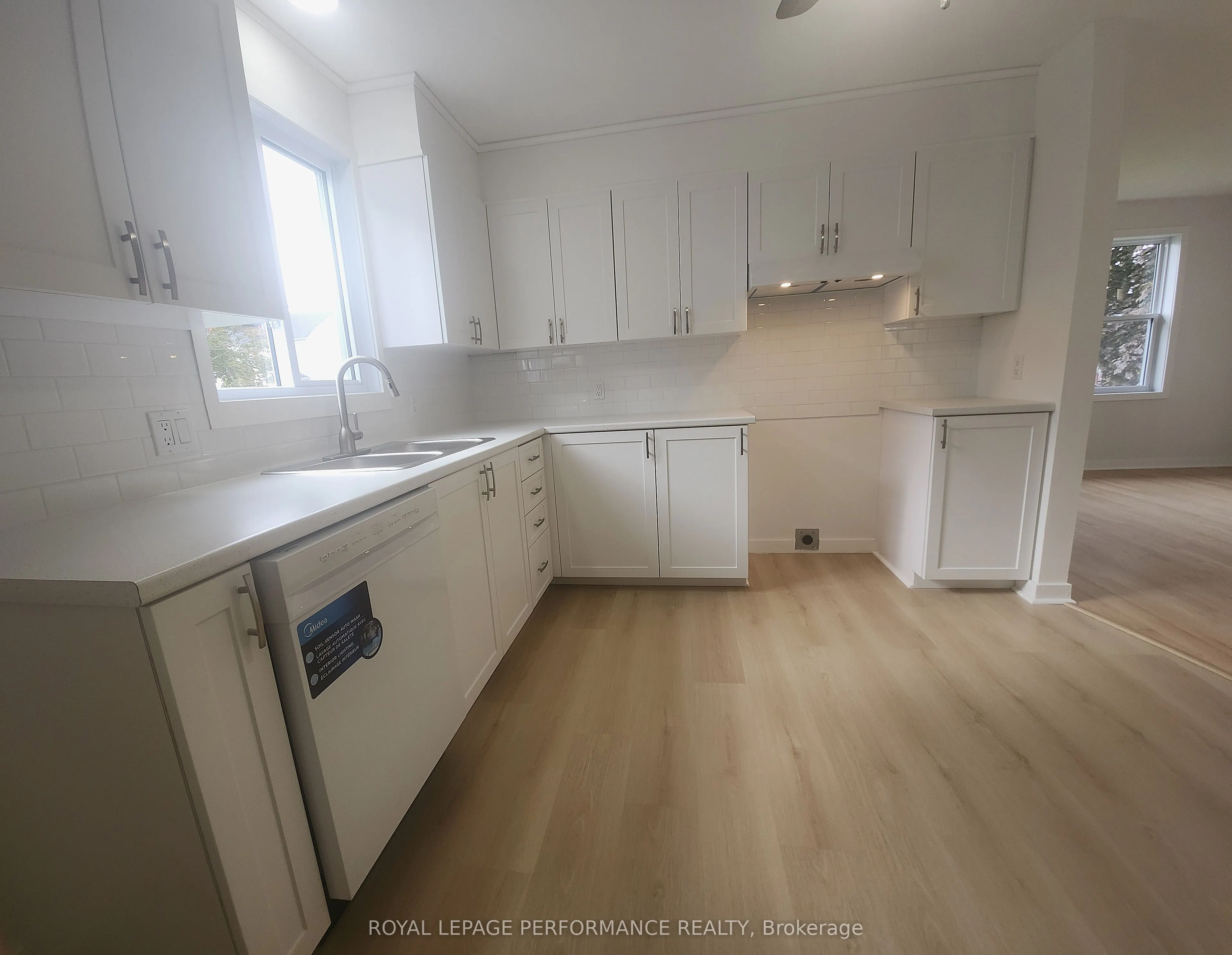405 Carleton Street E