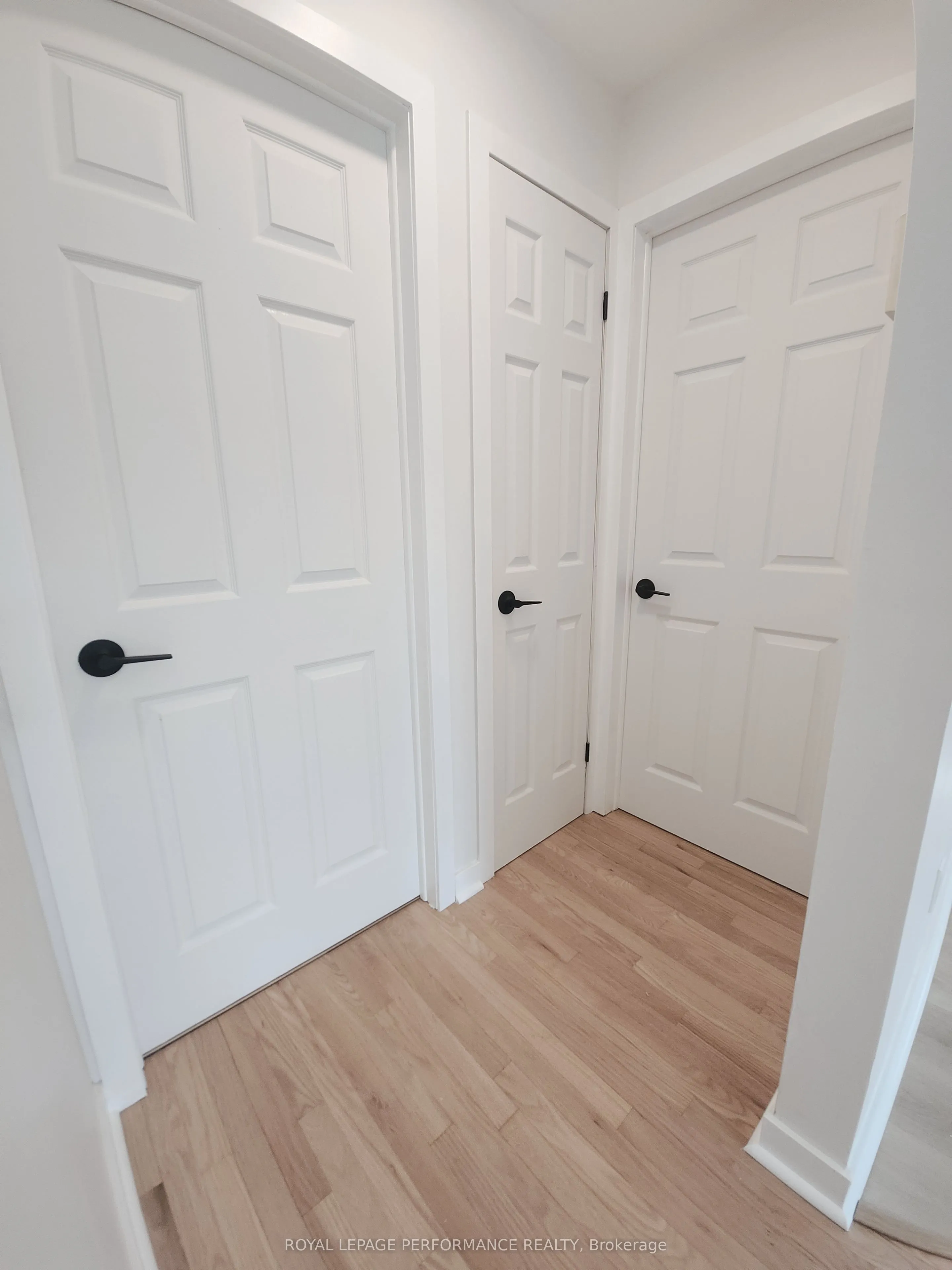405 Carleton Street E