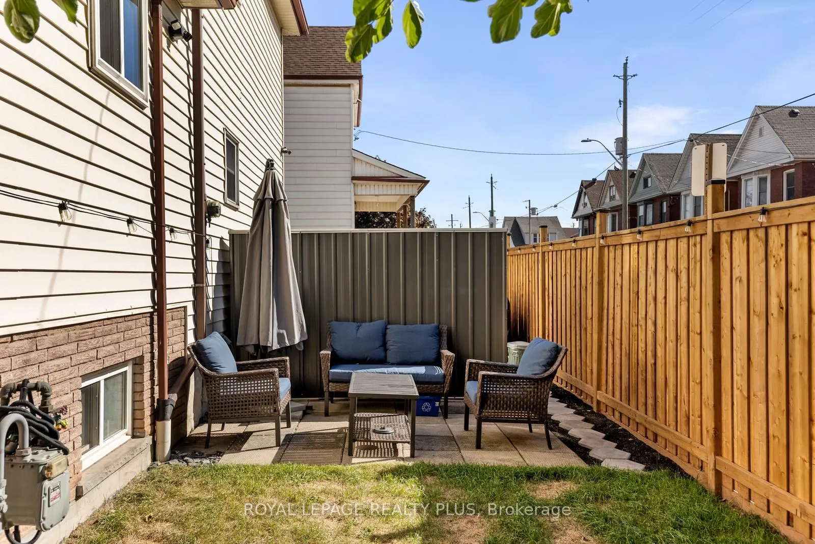 250 Balmoral Avenue N