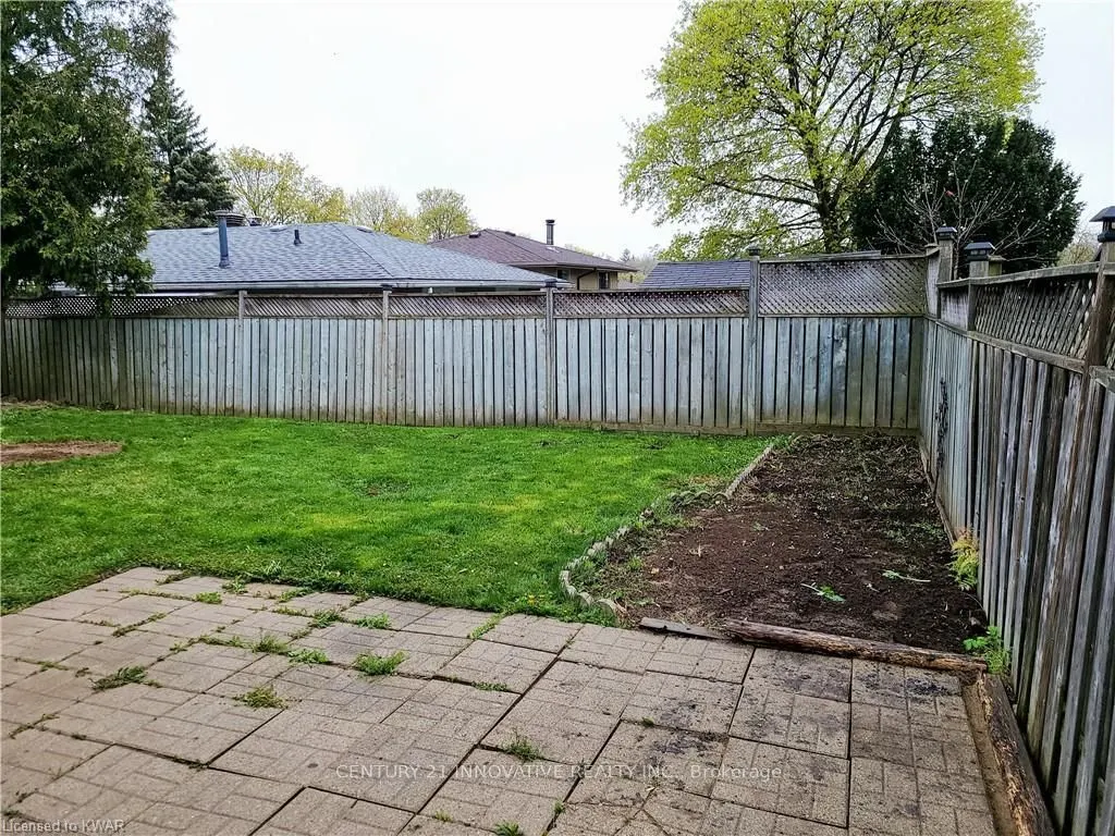 75 Pepperwood Crescent