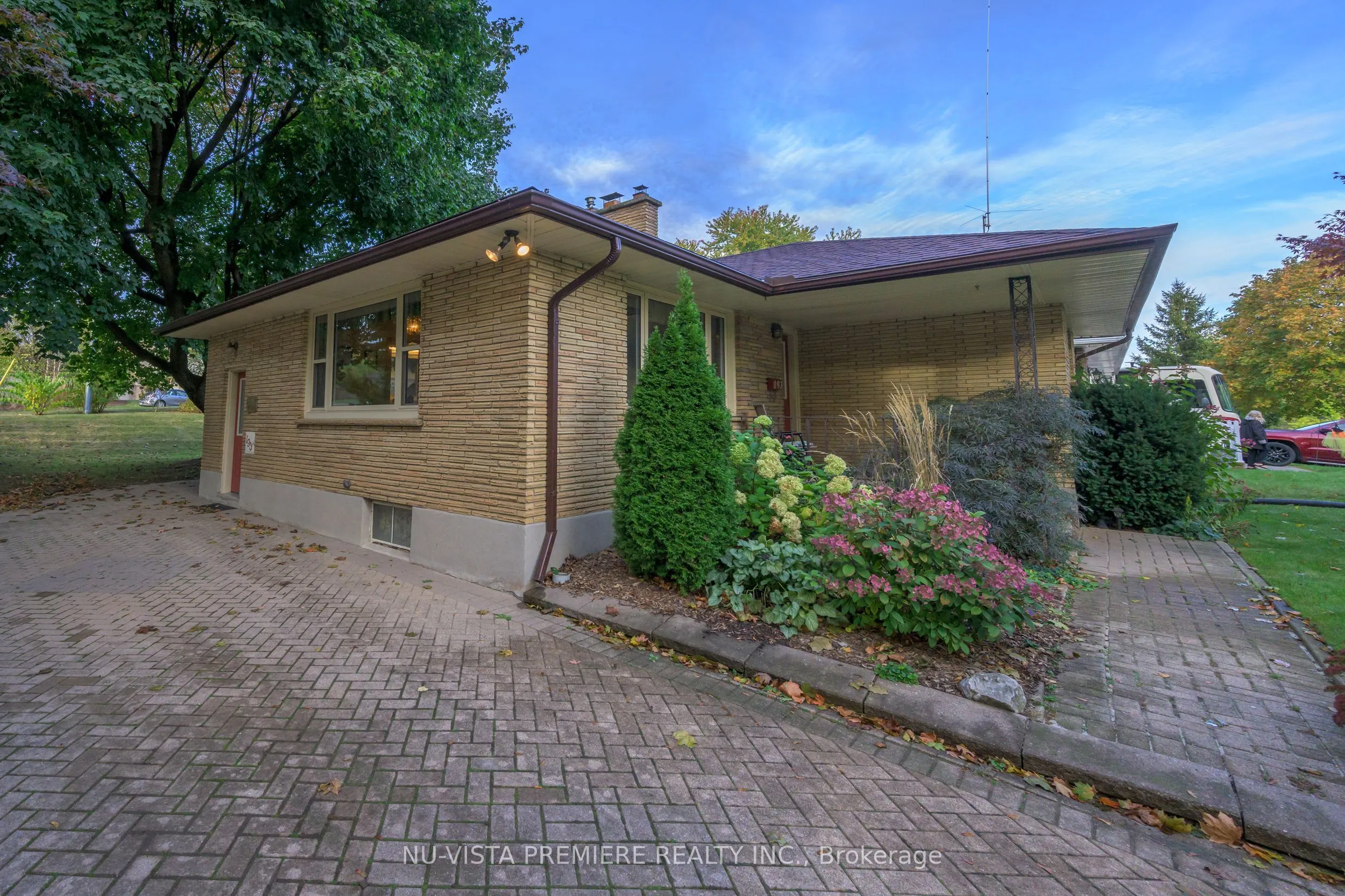 193 King Edward Avenue