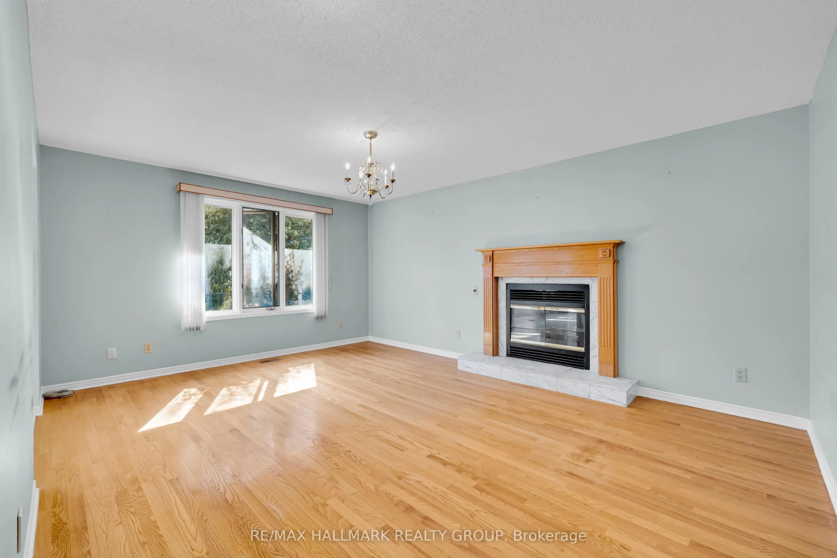 1396 Larose Avenue