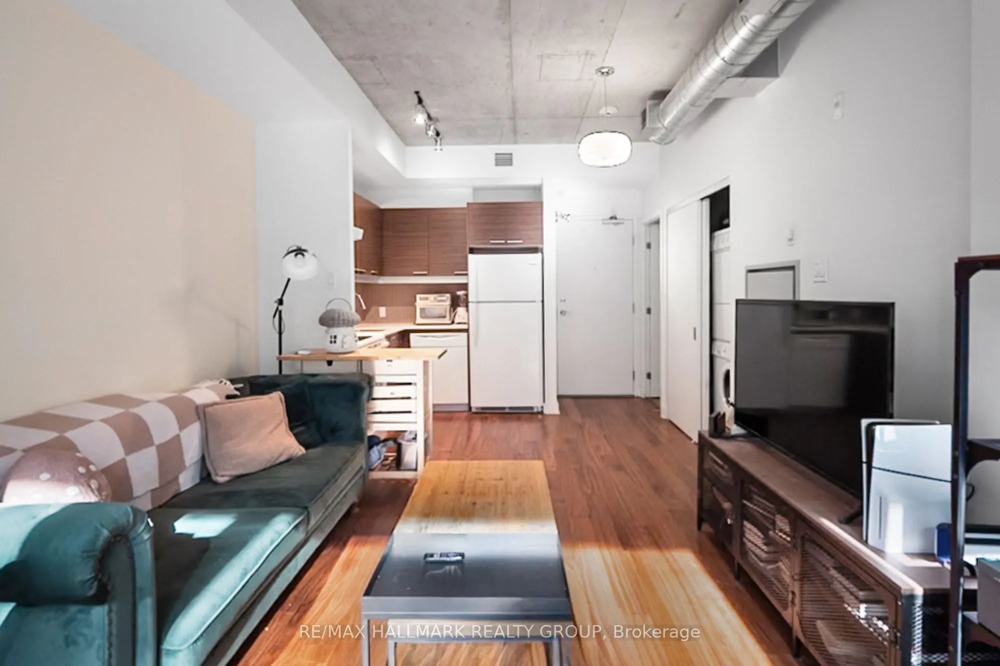 354 Gladstone Avenue, #208
