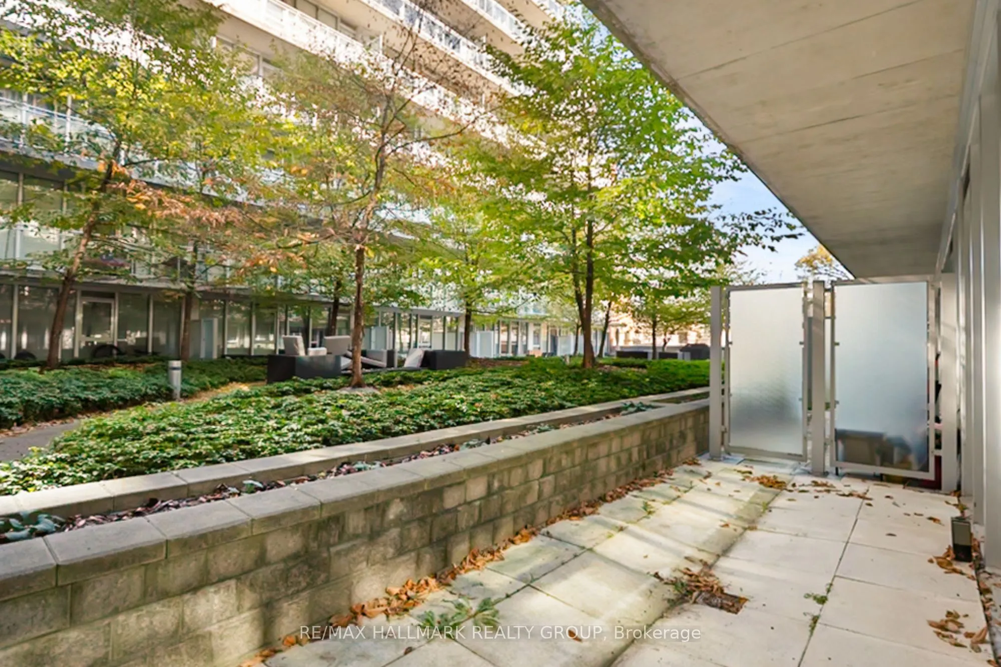 354 Gladstone Avenue, #208