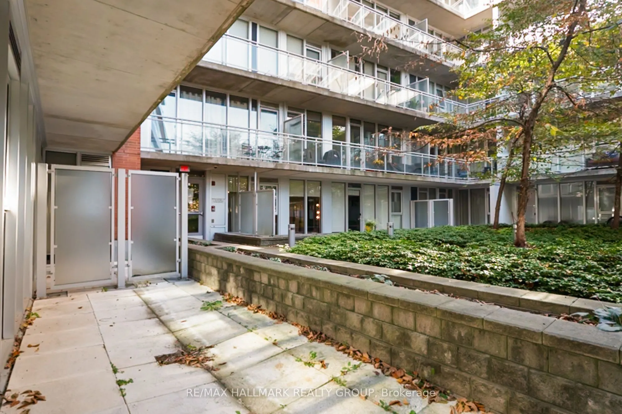354 Gladstone Avenue, #208