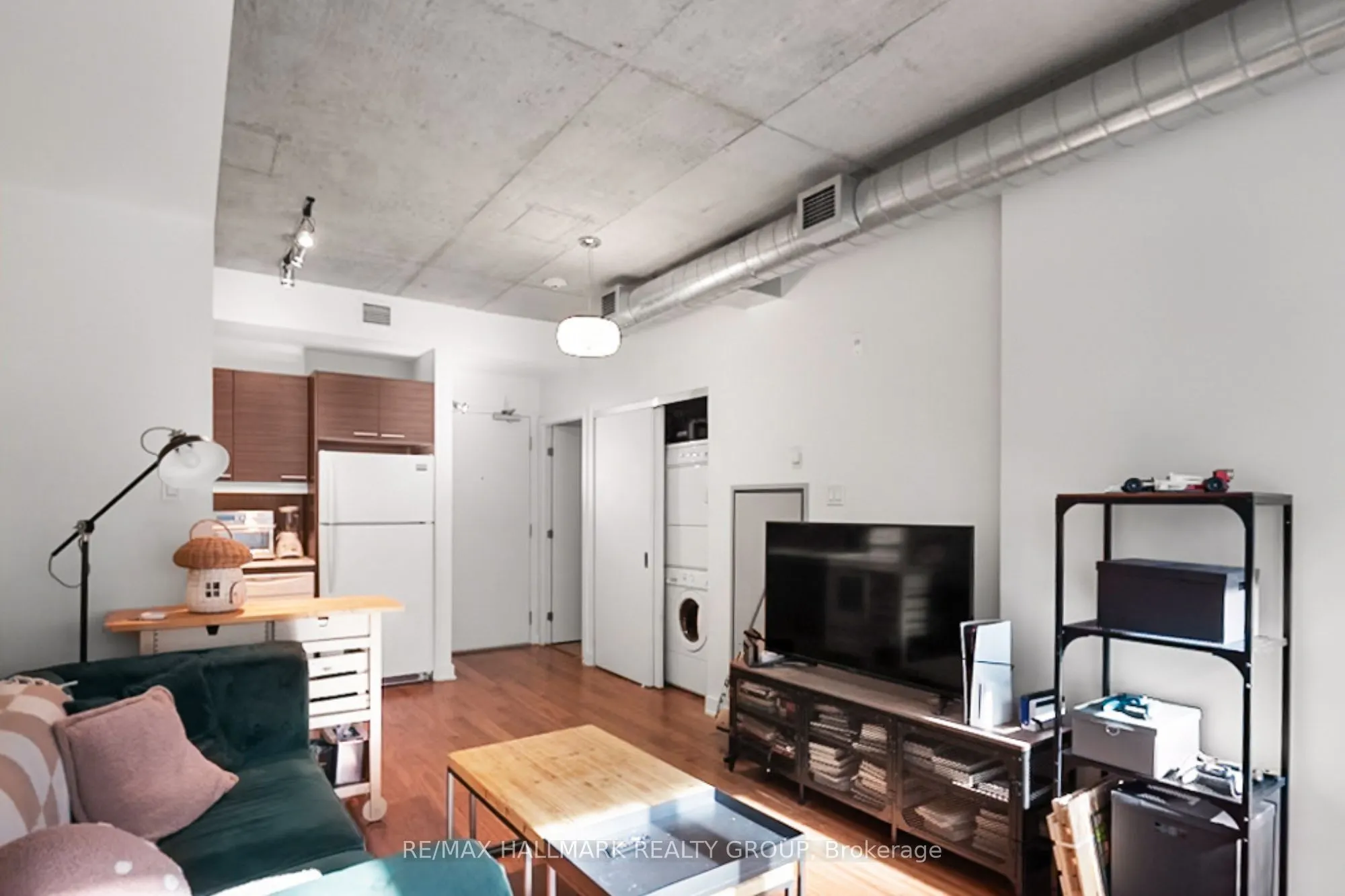 354 Gladstone Avenue, #208