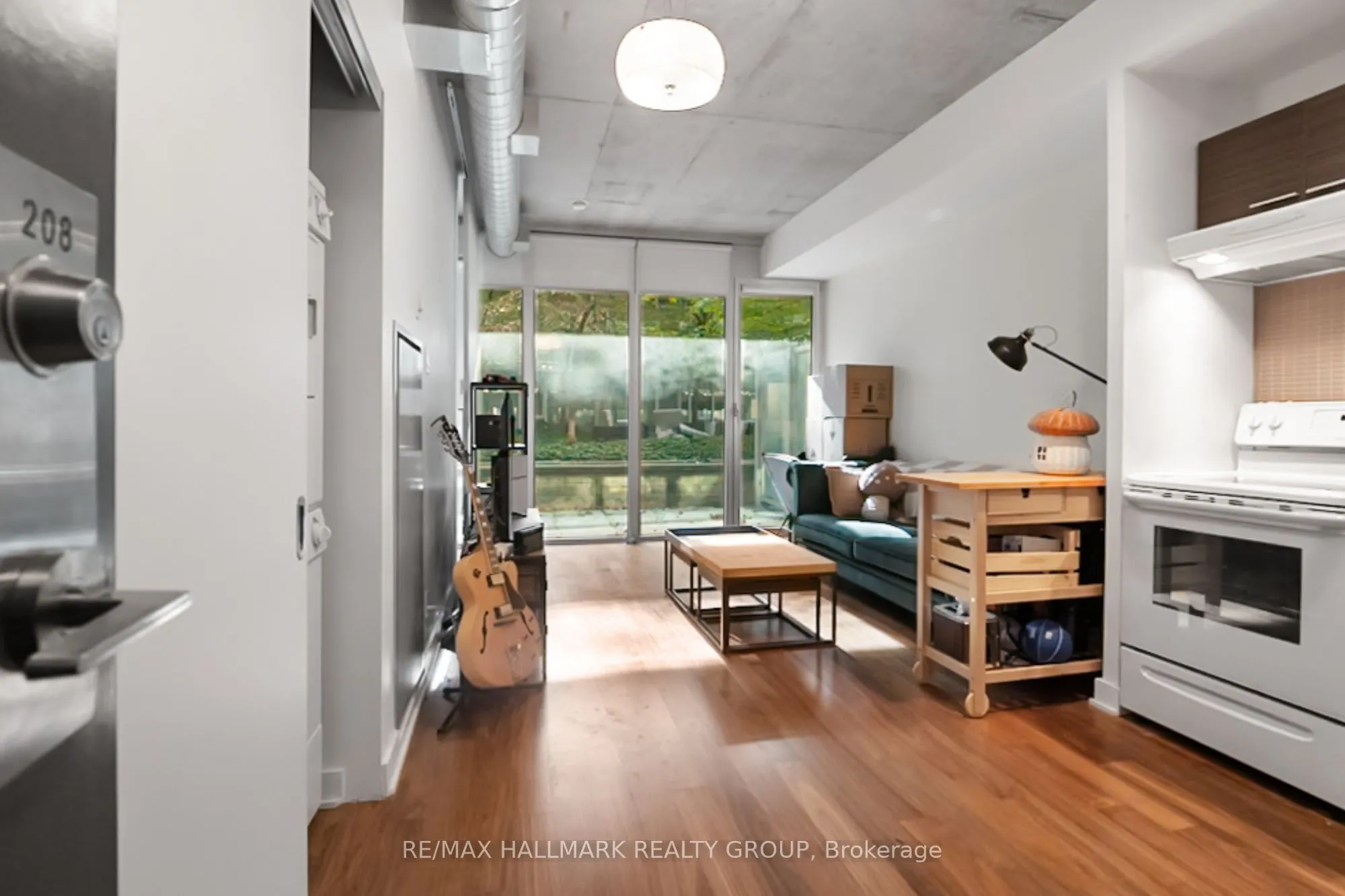 354 Gladstone Avenue, #208