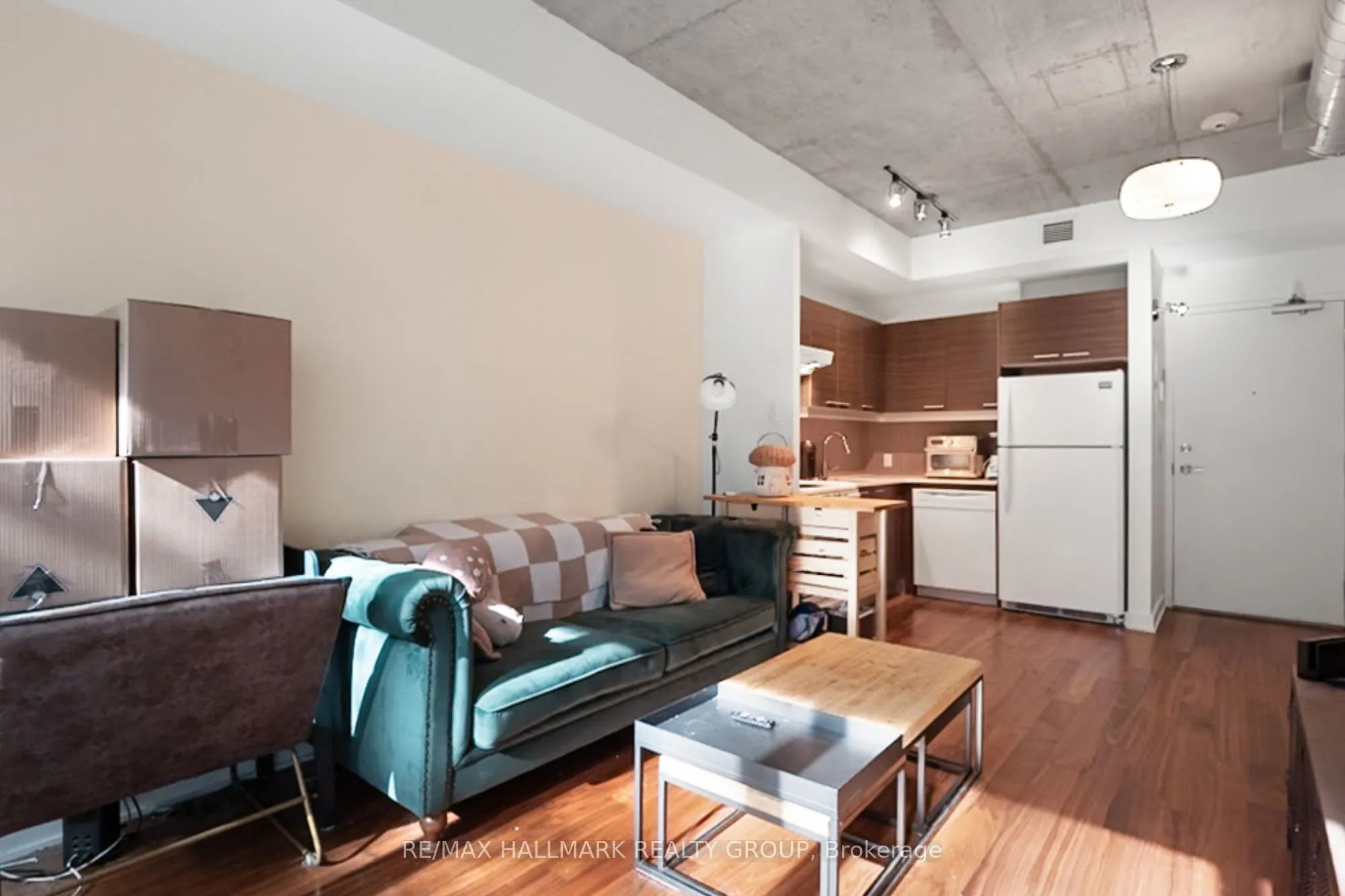 354 Gladstone Avenue, #208