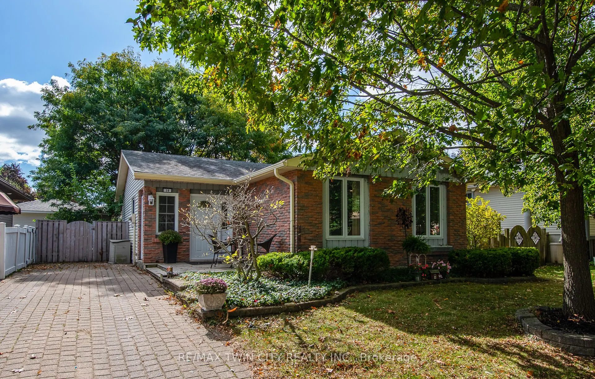 19 Keewatin Avenue