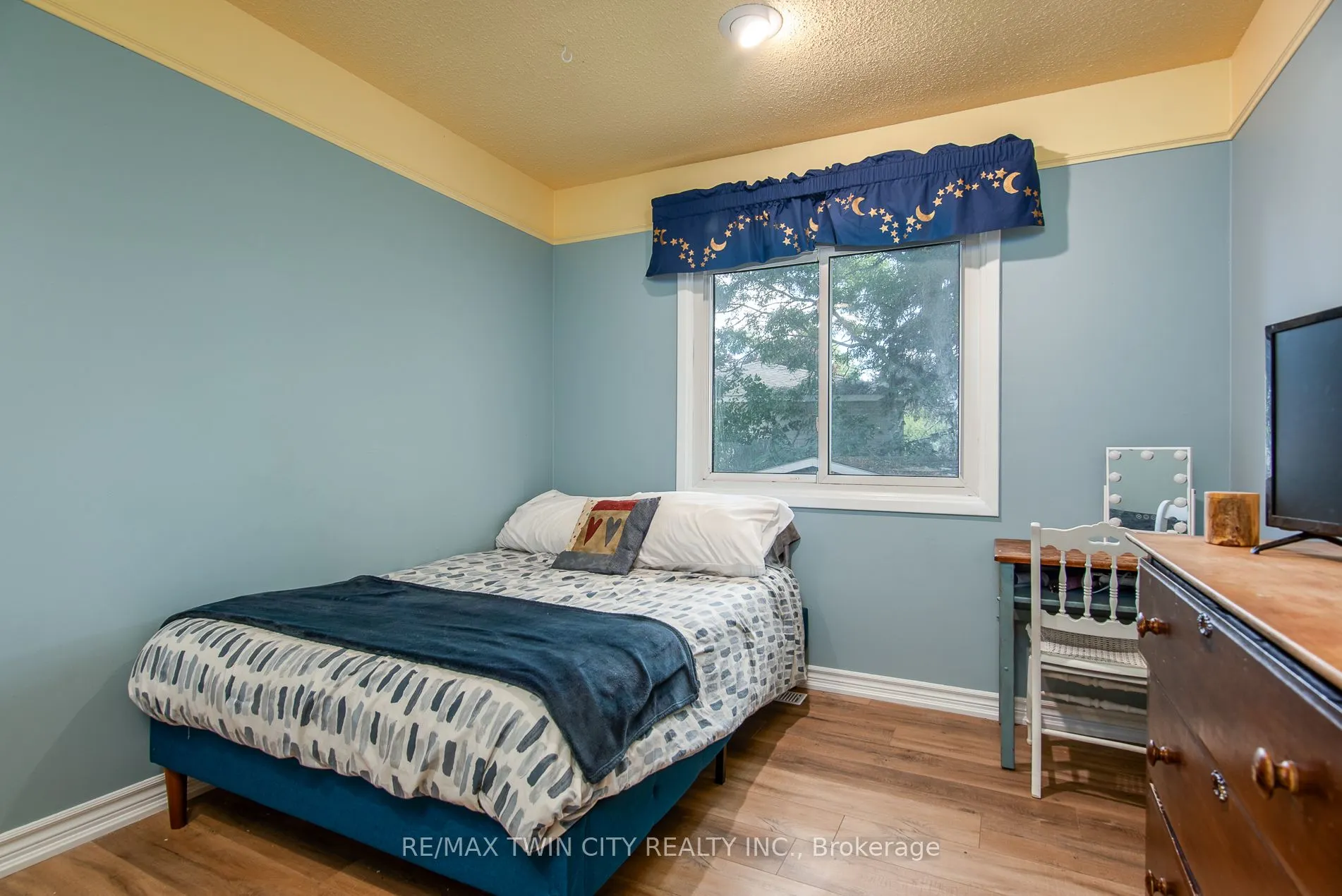 19 Keewatin Avenue