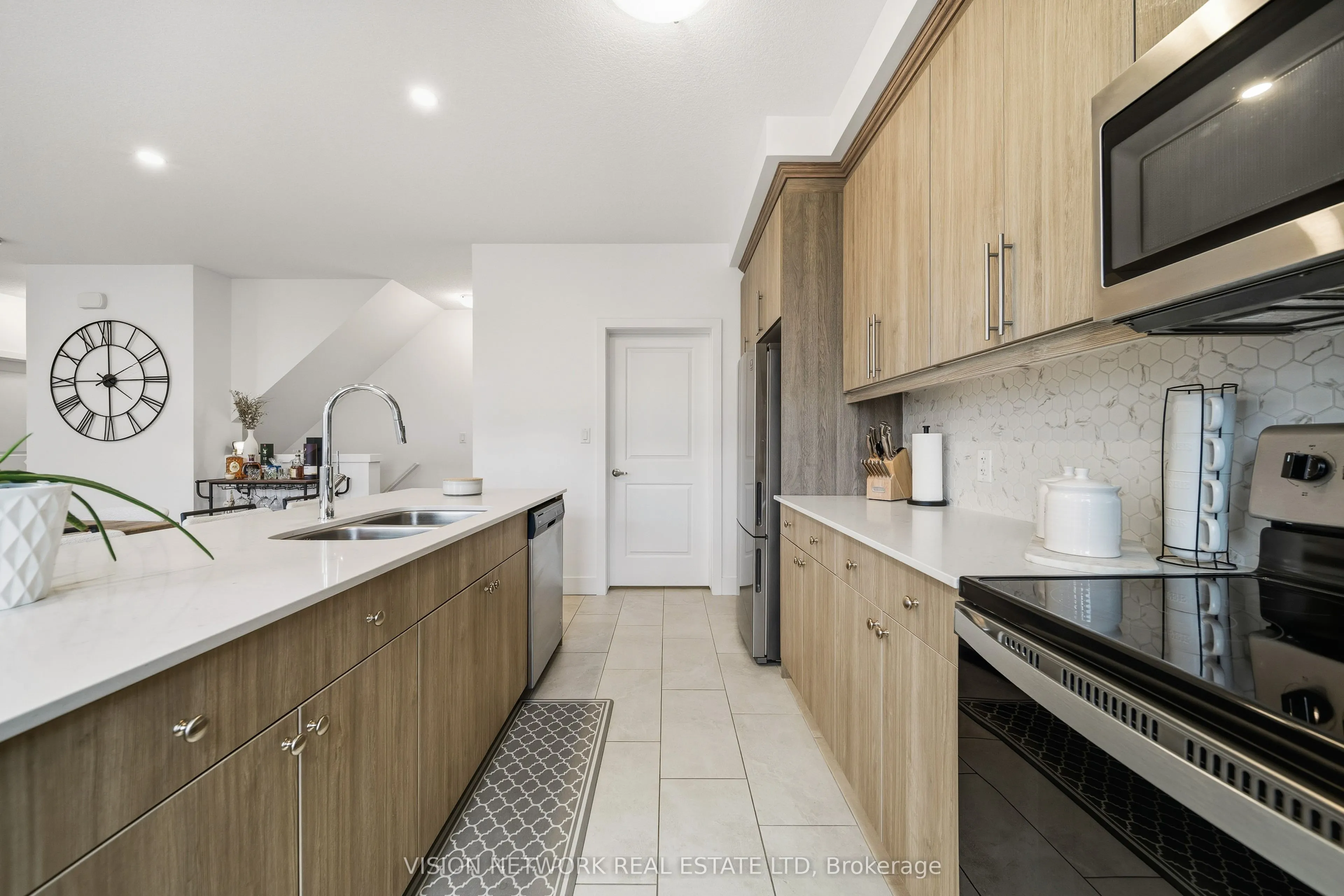 177 Edgevalley Road, #183