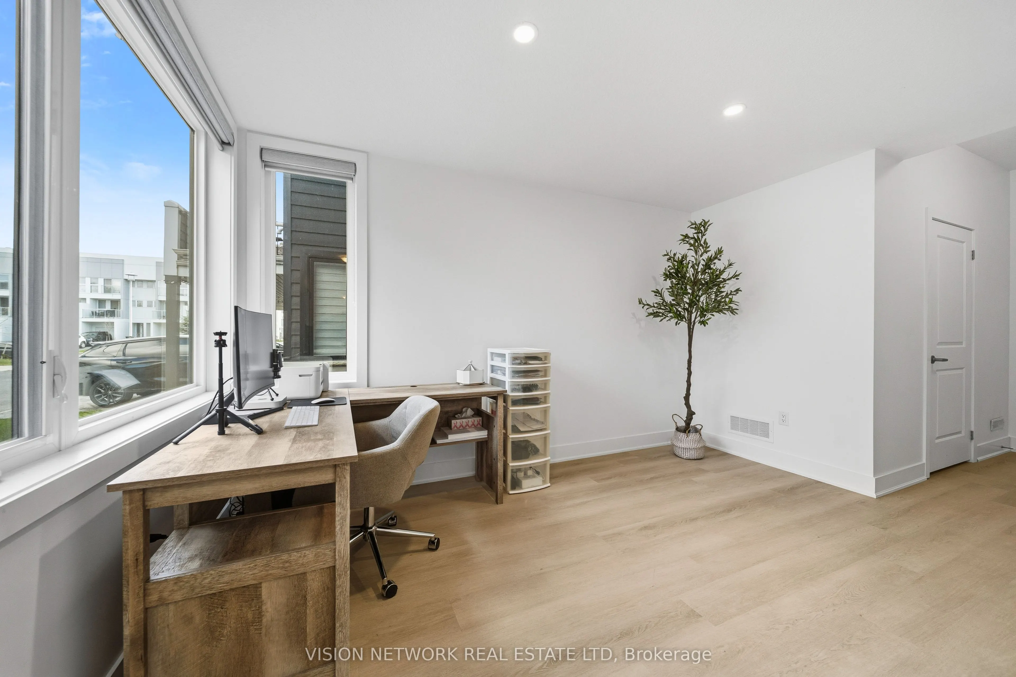 177 Edgevalley Road, #183