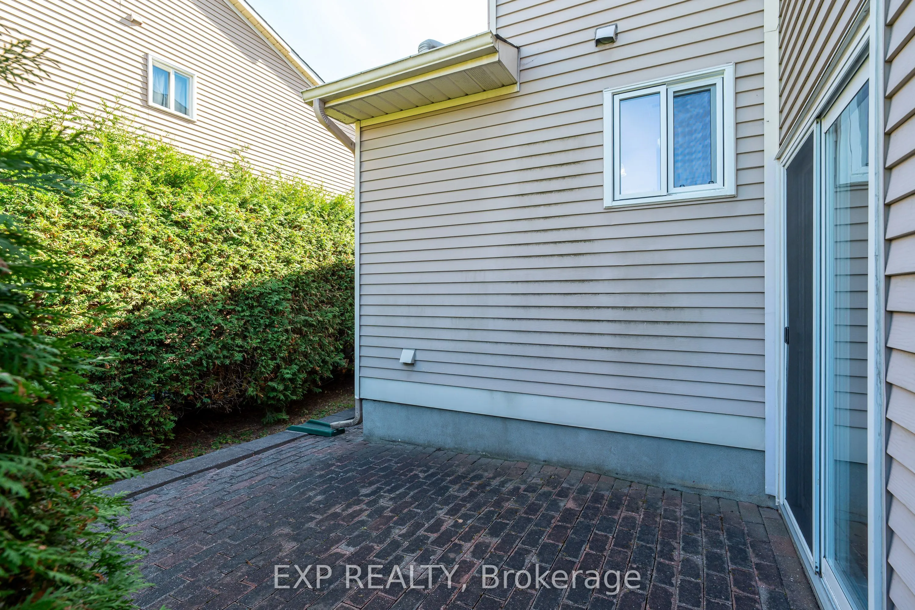 32 Maple View Crescent