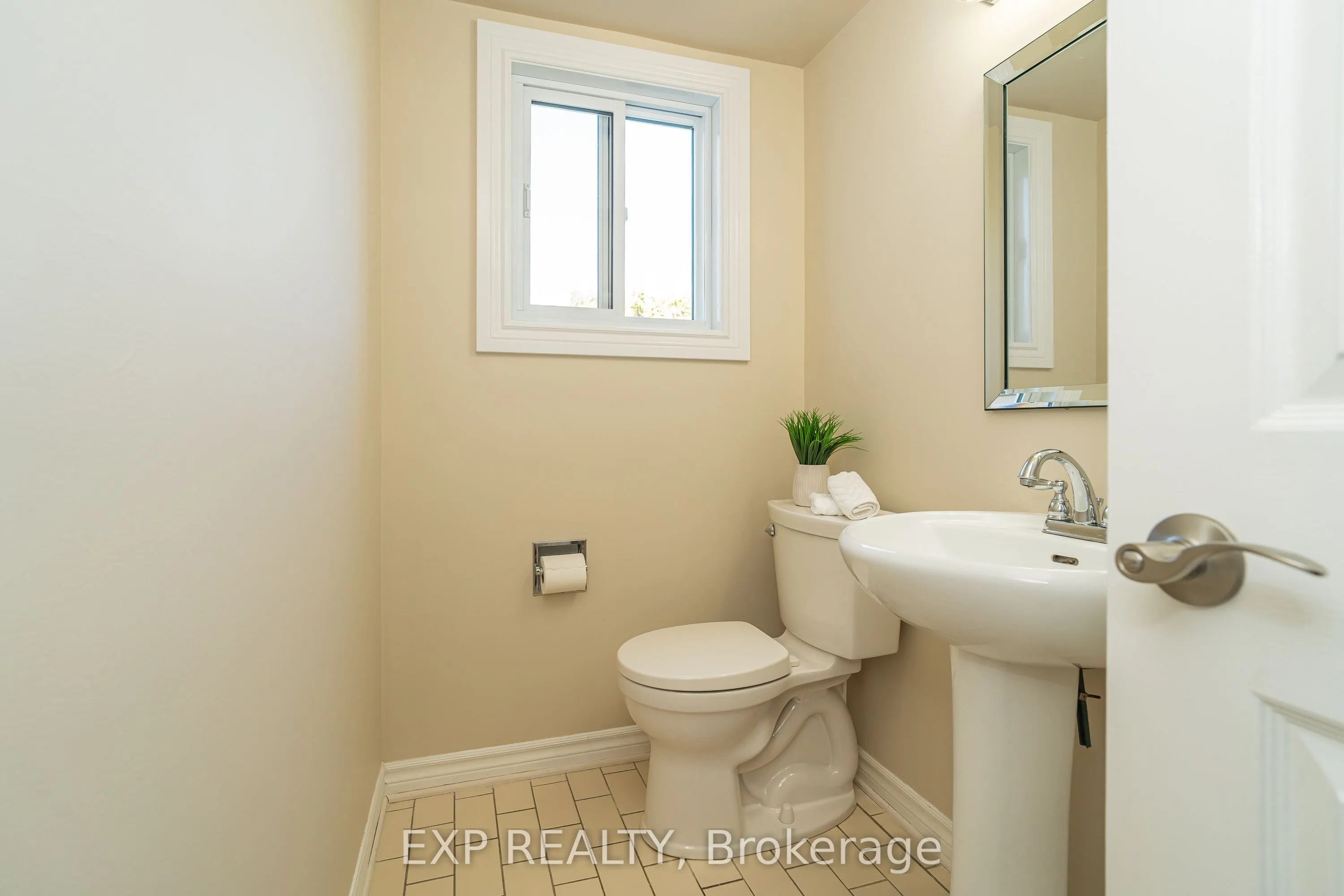 32 Maple View Crescent