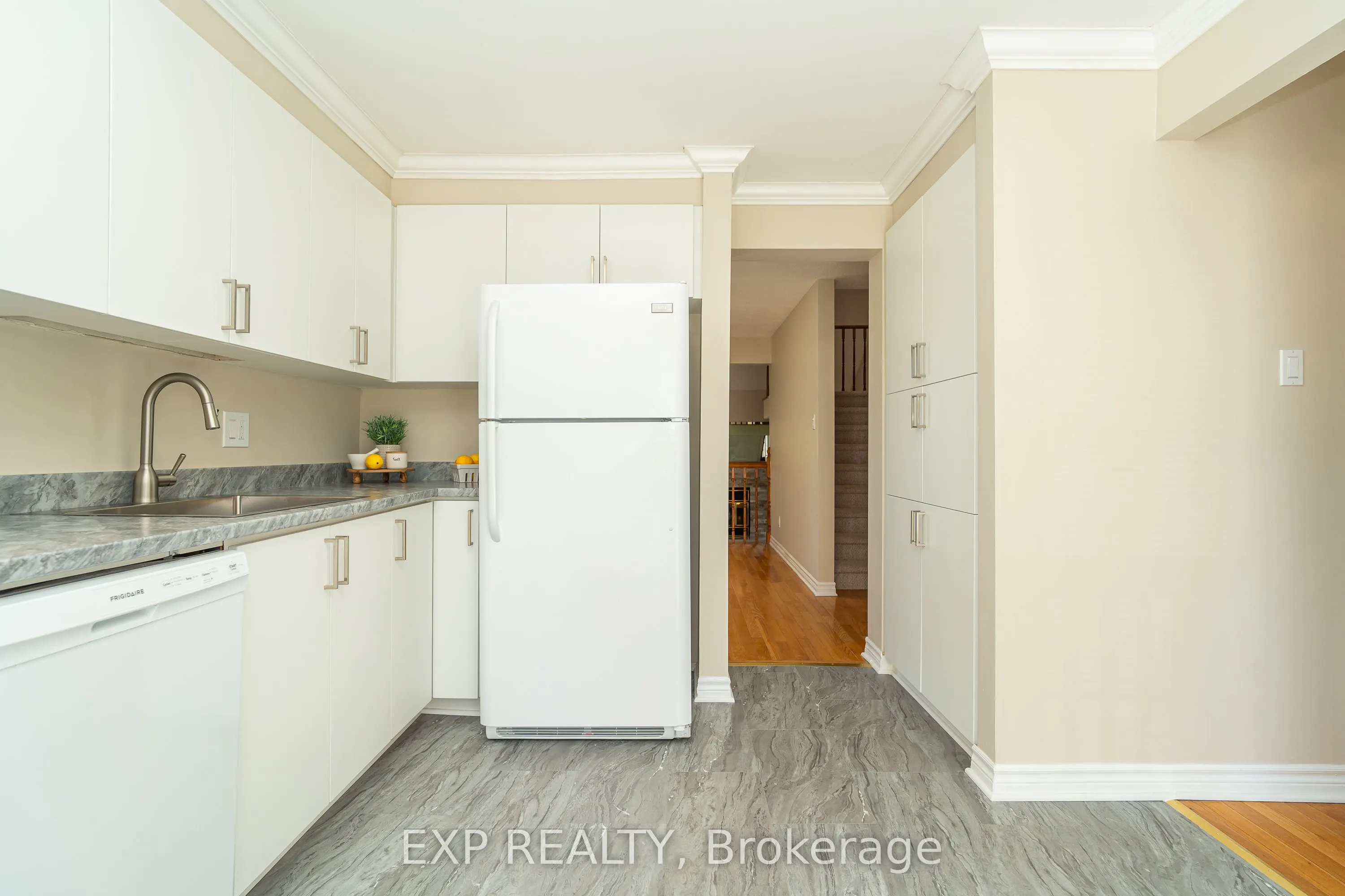32 Maple View Crescent