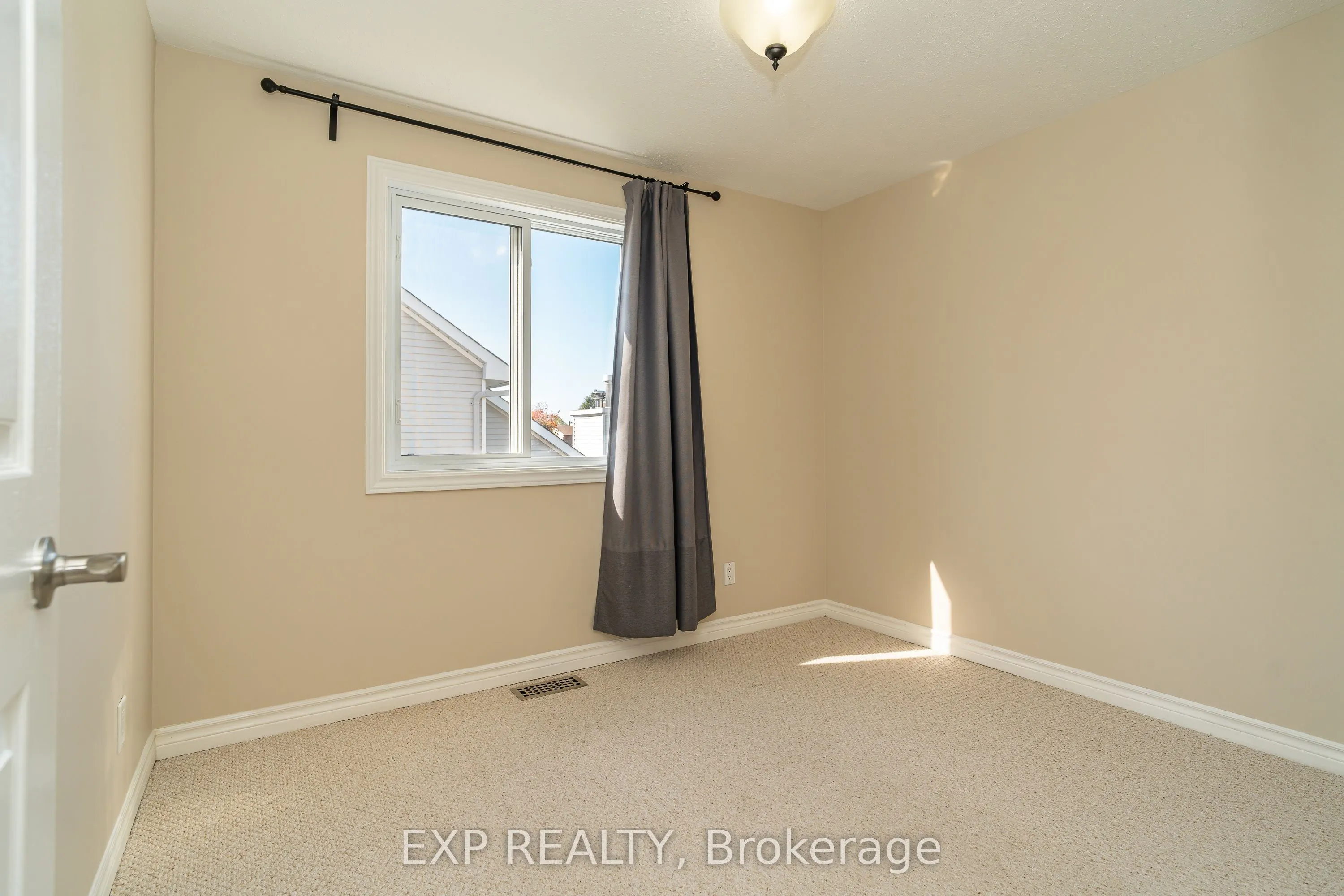 32 Maple View Crescent