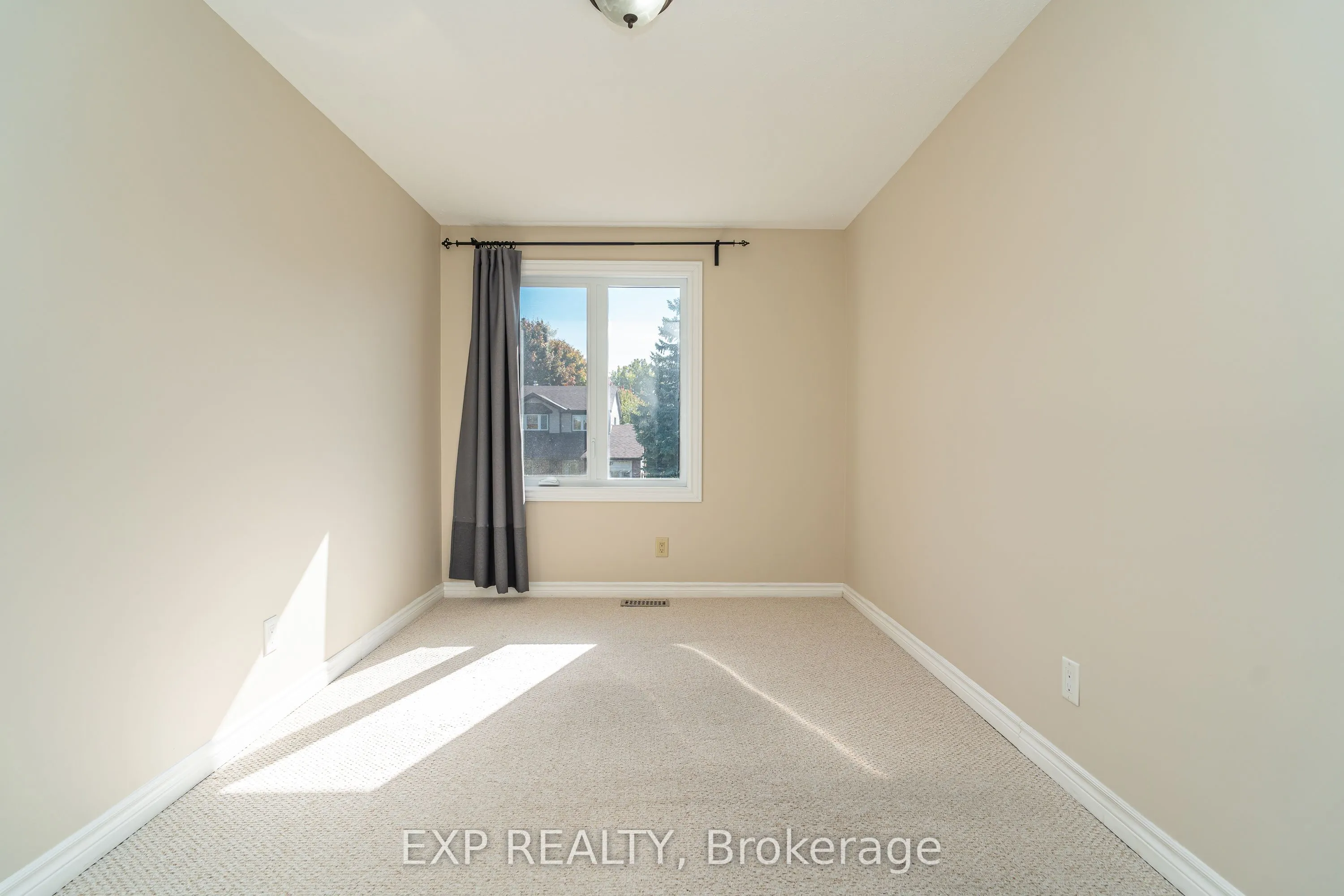 32 Maple View Crescent