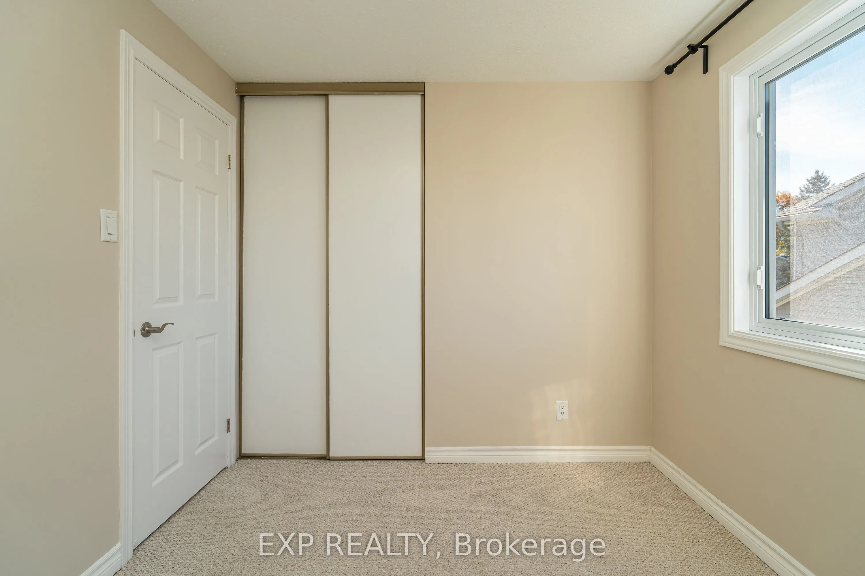 32 Maple View Crescent