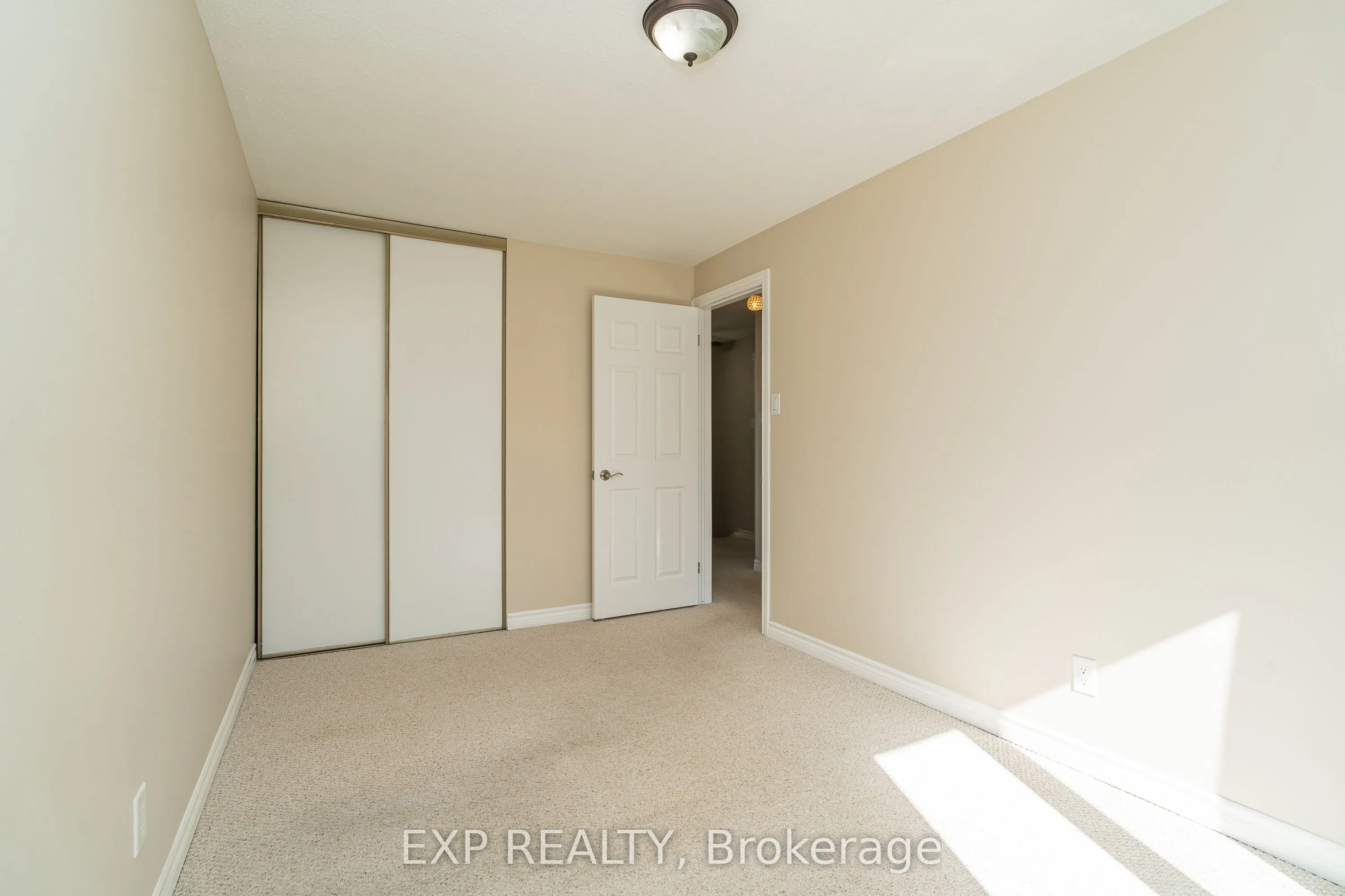 32 Maple View Crescent