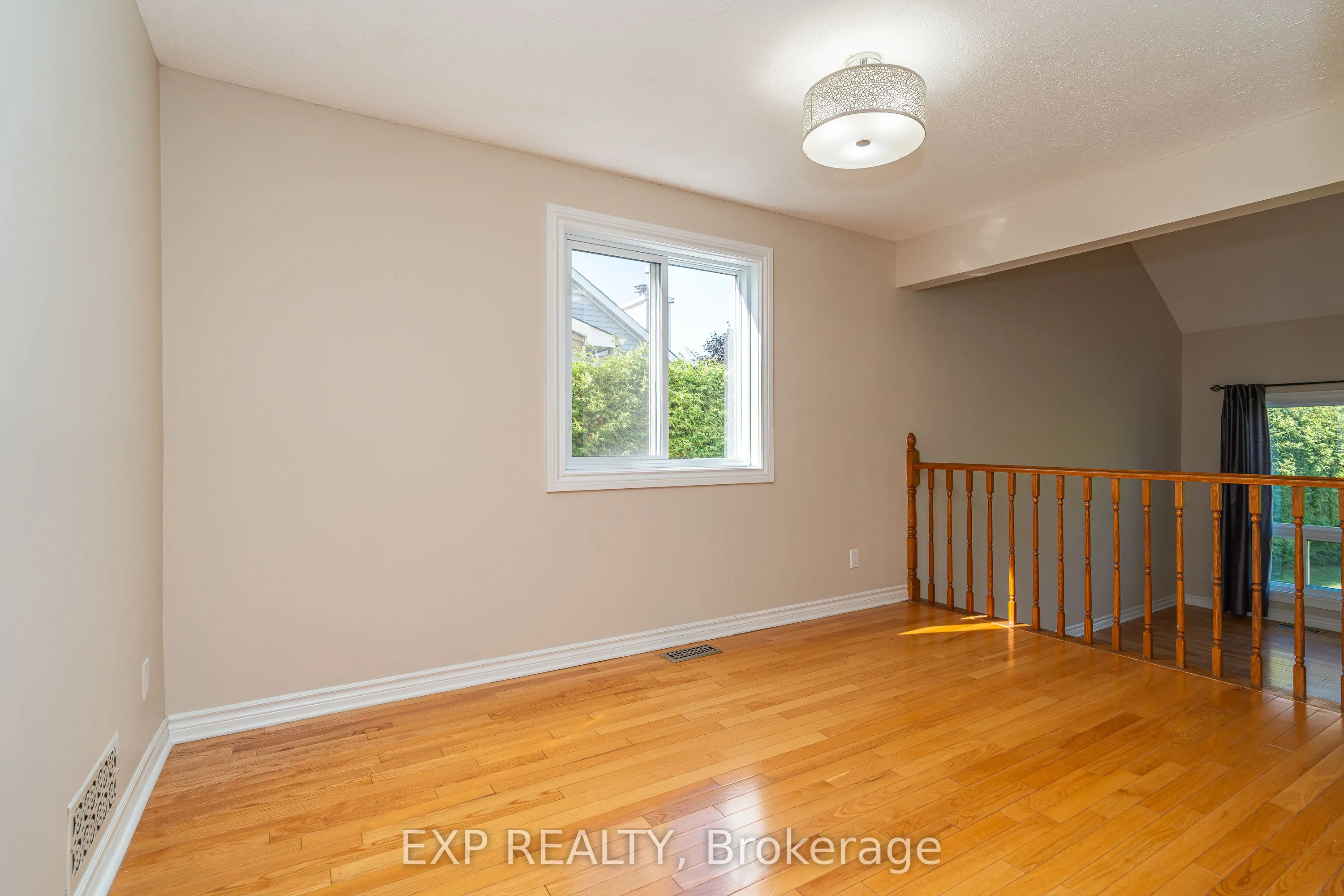 32 Maple View Crescent