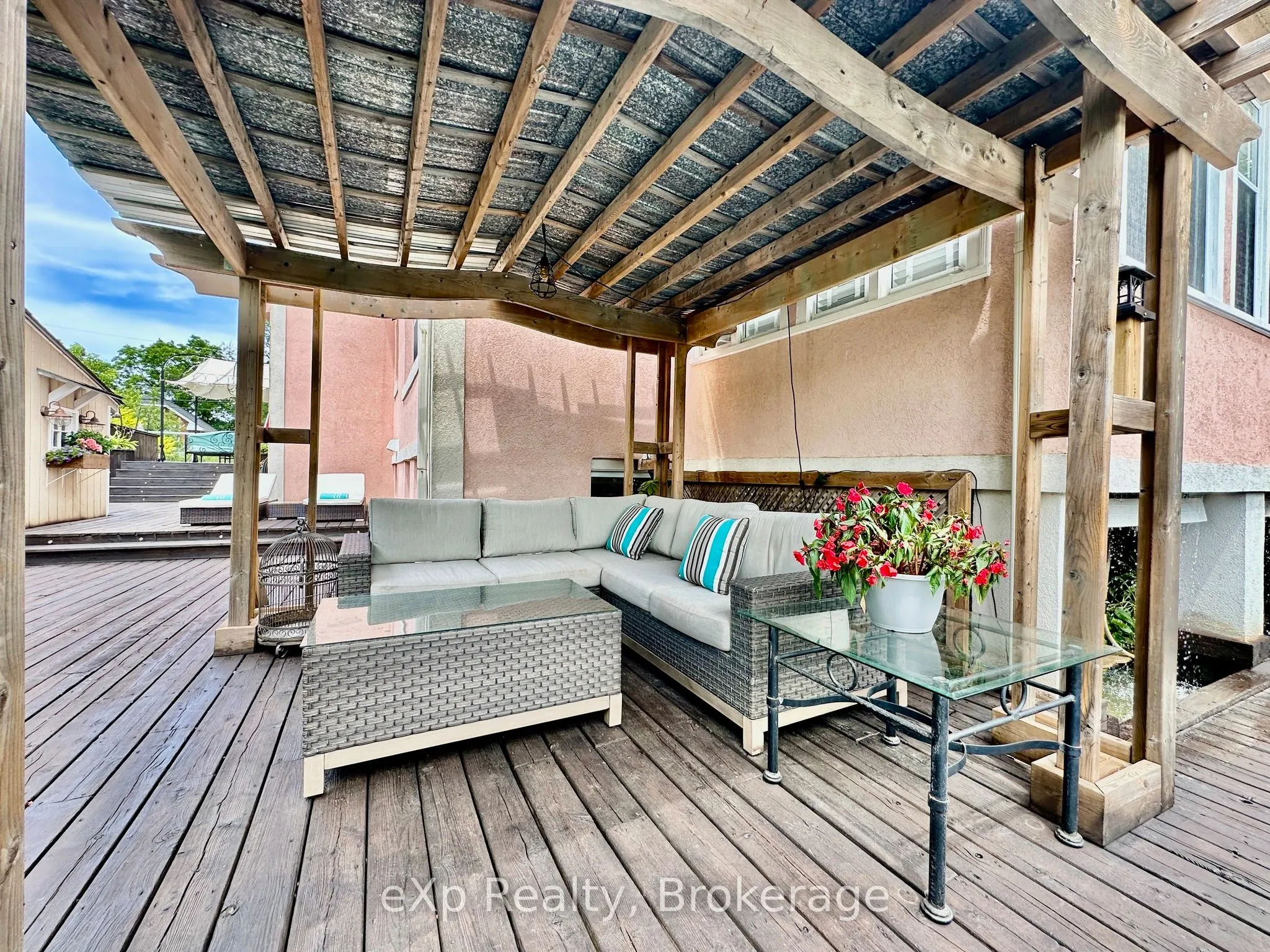 85 10th Street