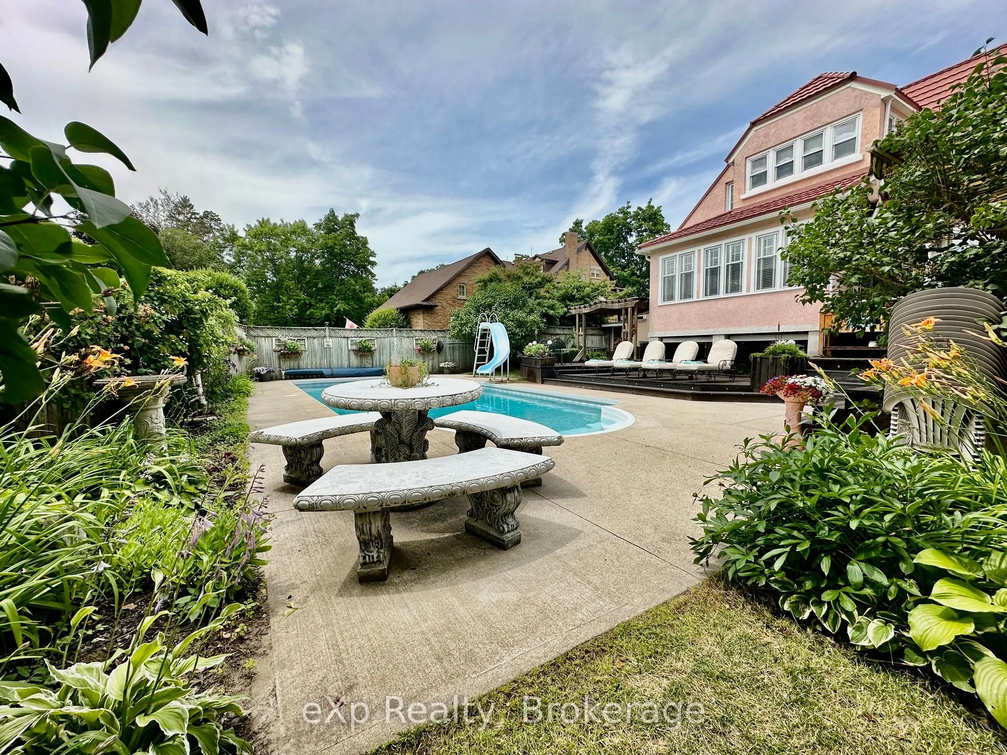 85 10th Street