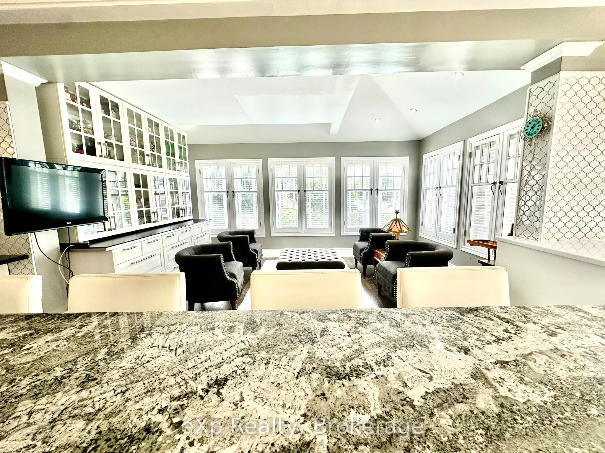 85 10th Street