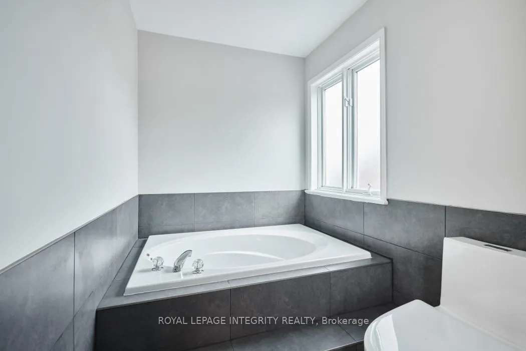 1036 Rocky Harbour Crescent