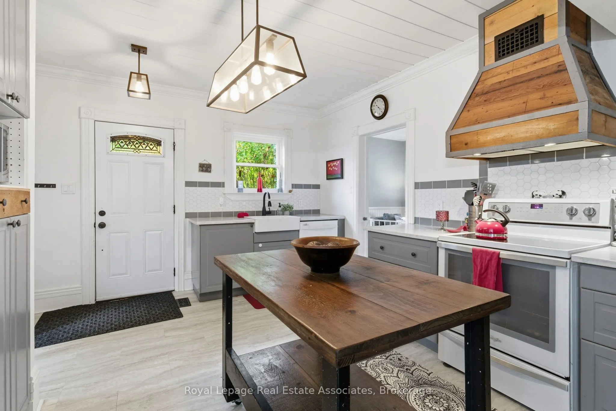 3 Shaw Avenue E