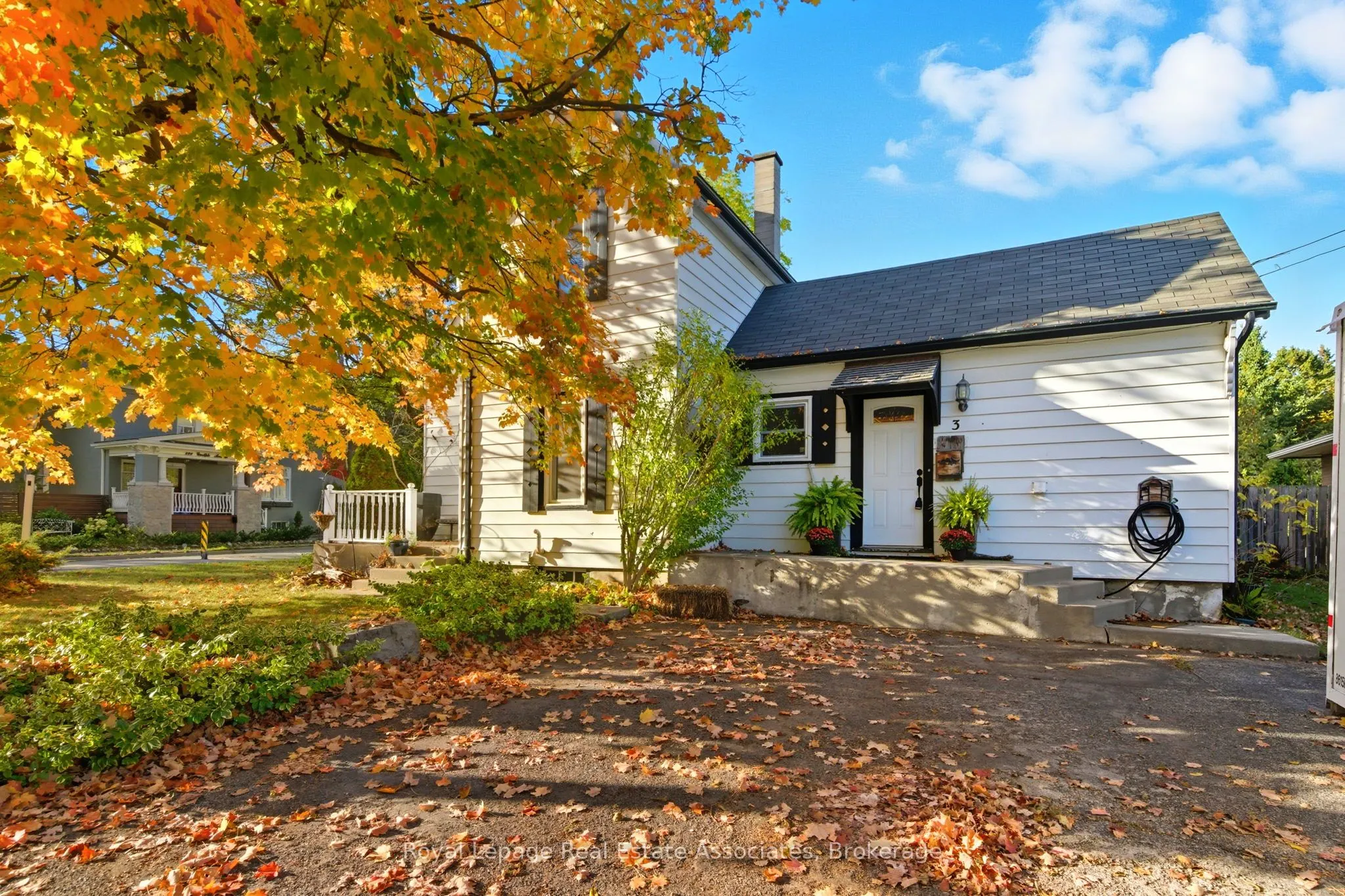 3 Shaw Avenue E