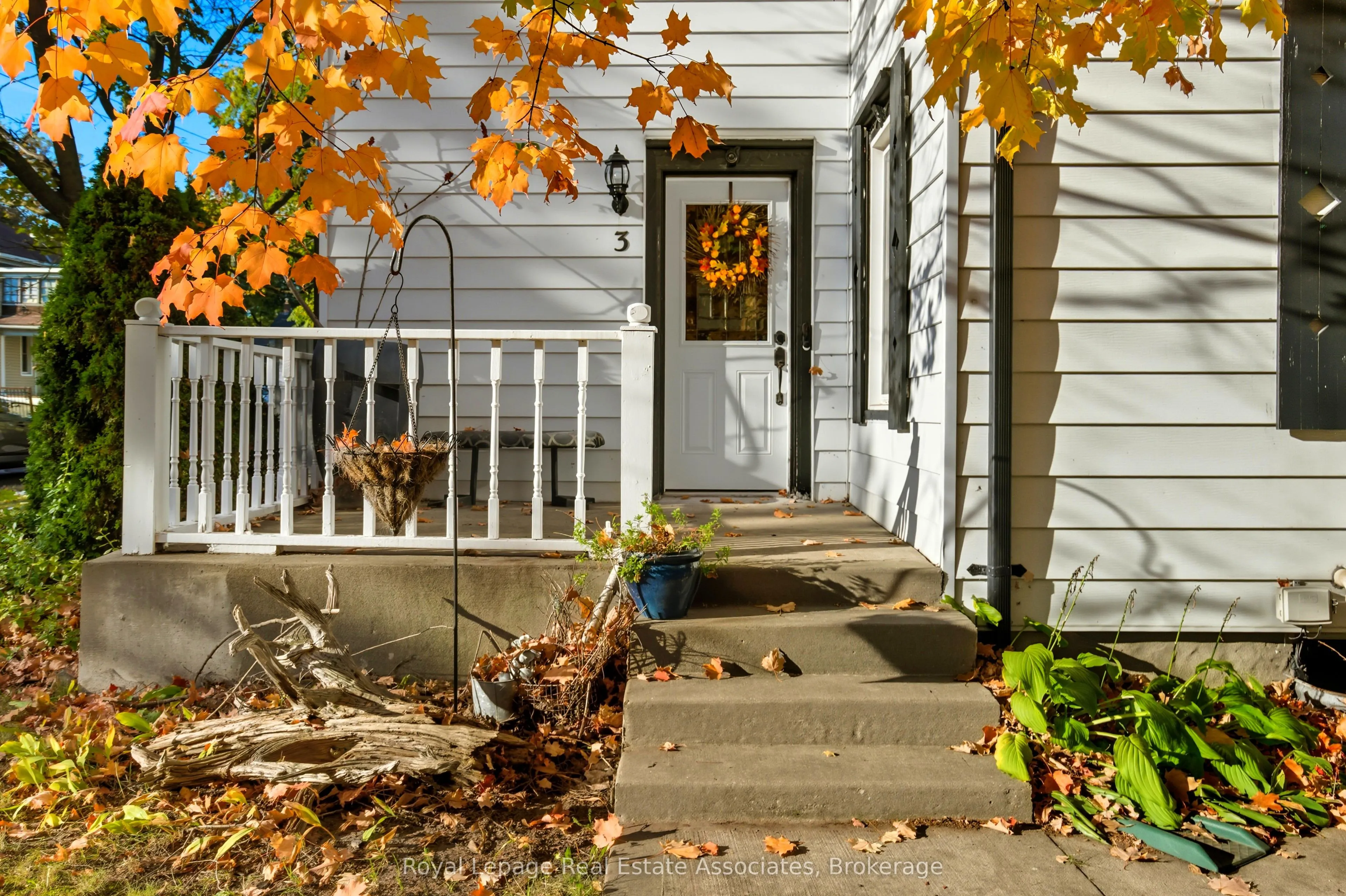 3 Shaw Avenue E