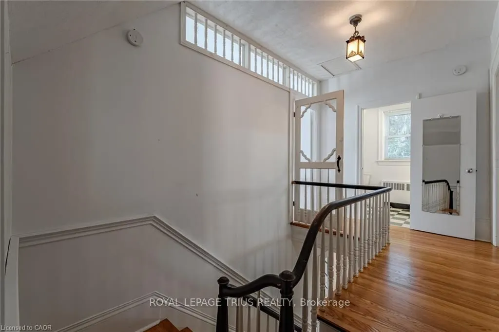 181 Talbot Street S