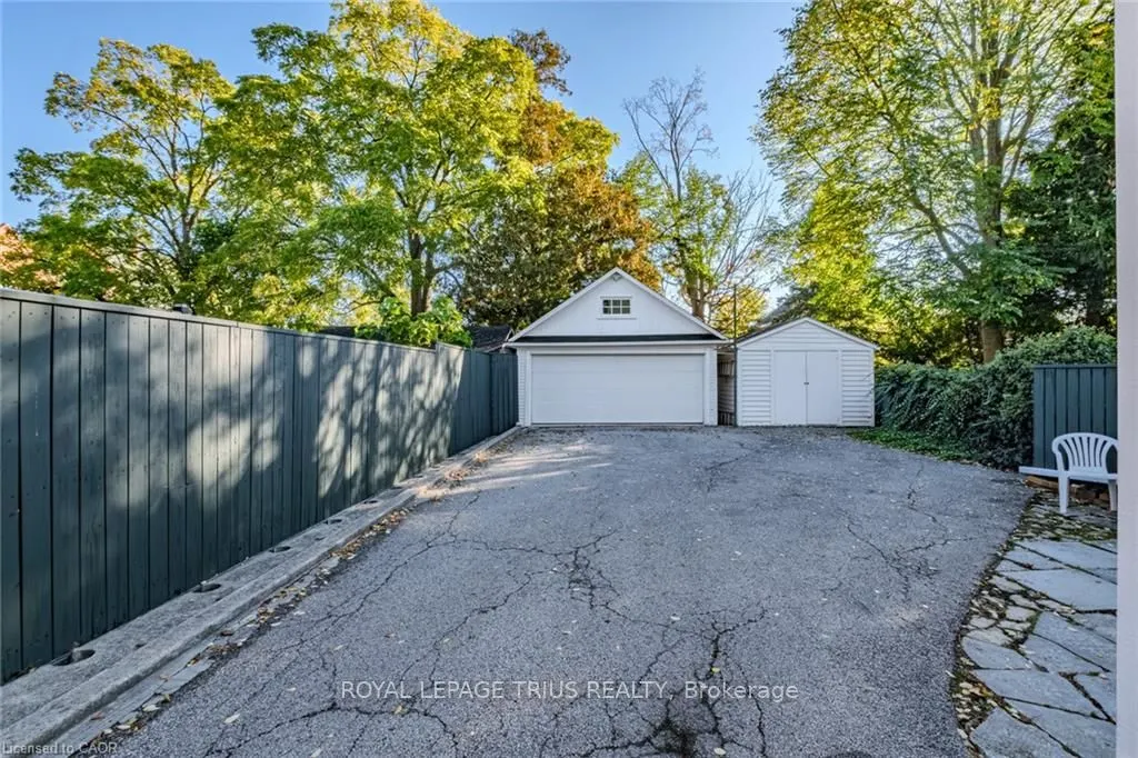 181 Talbot Street S