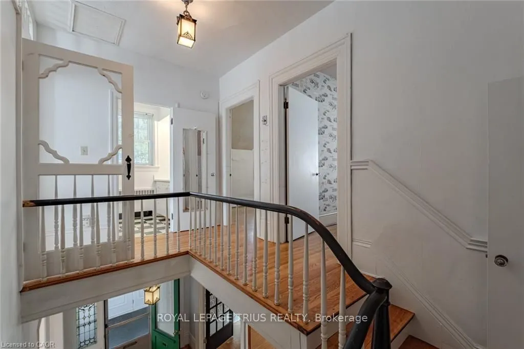 181 Talbot Street S
