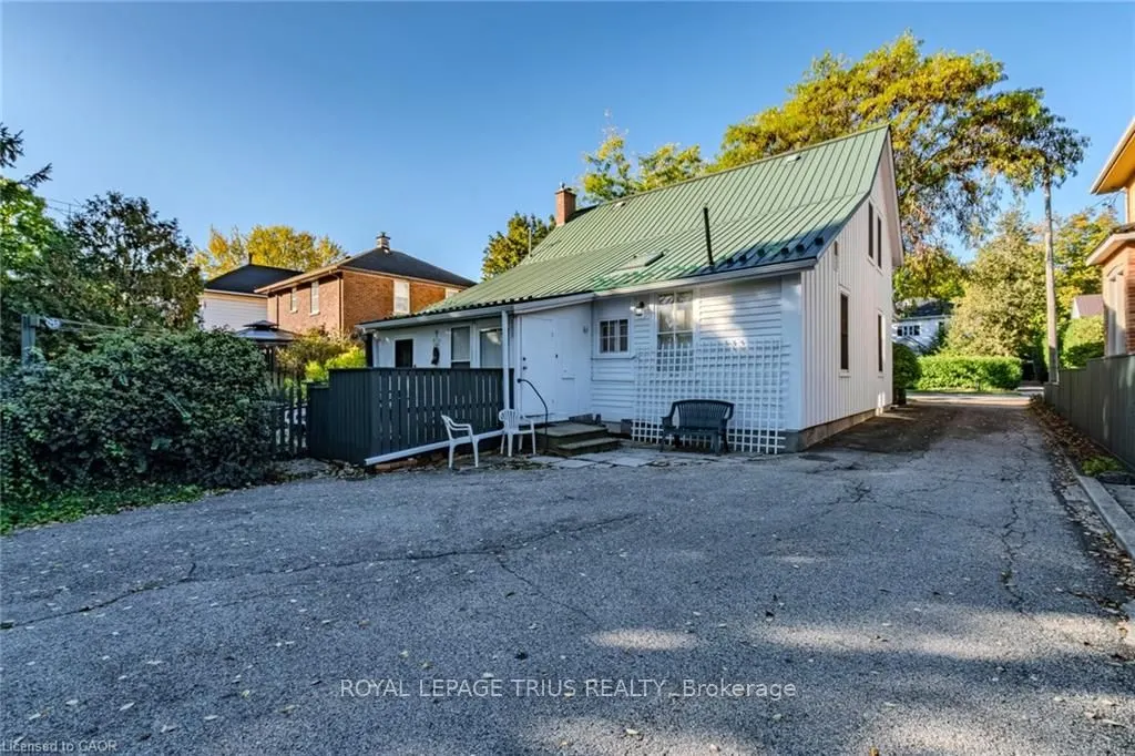 181 Talbot Street S