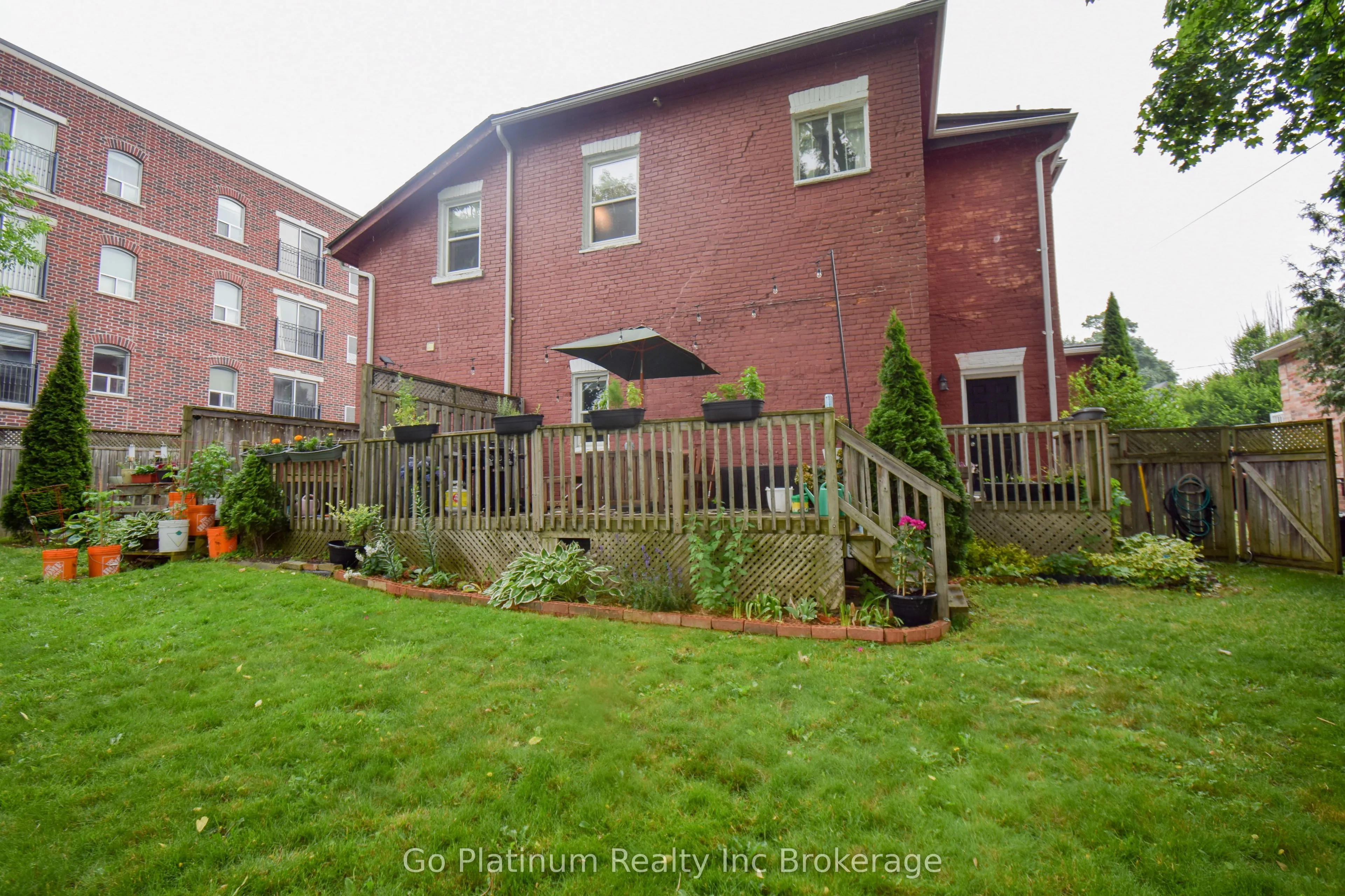 44 Brock Street