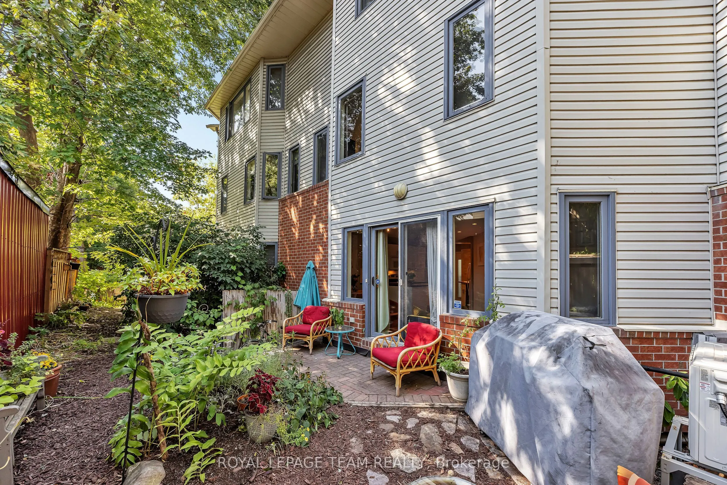 518 Lisgar Street, #9