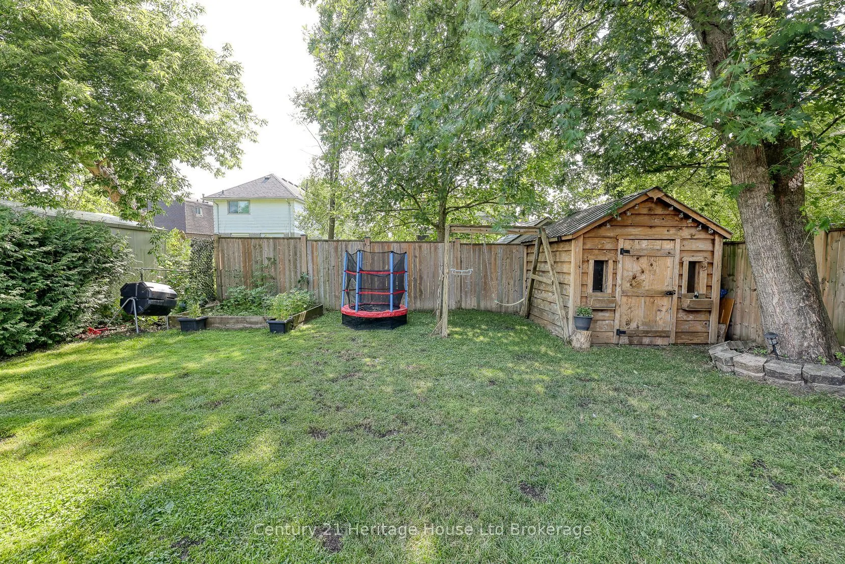 9 Edmunds Crescent