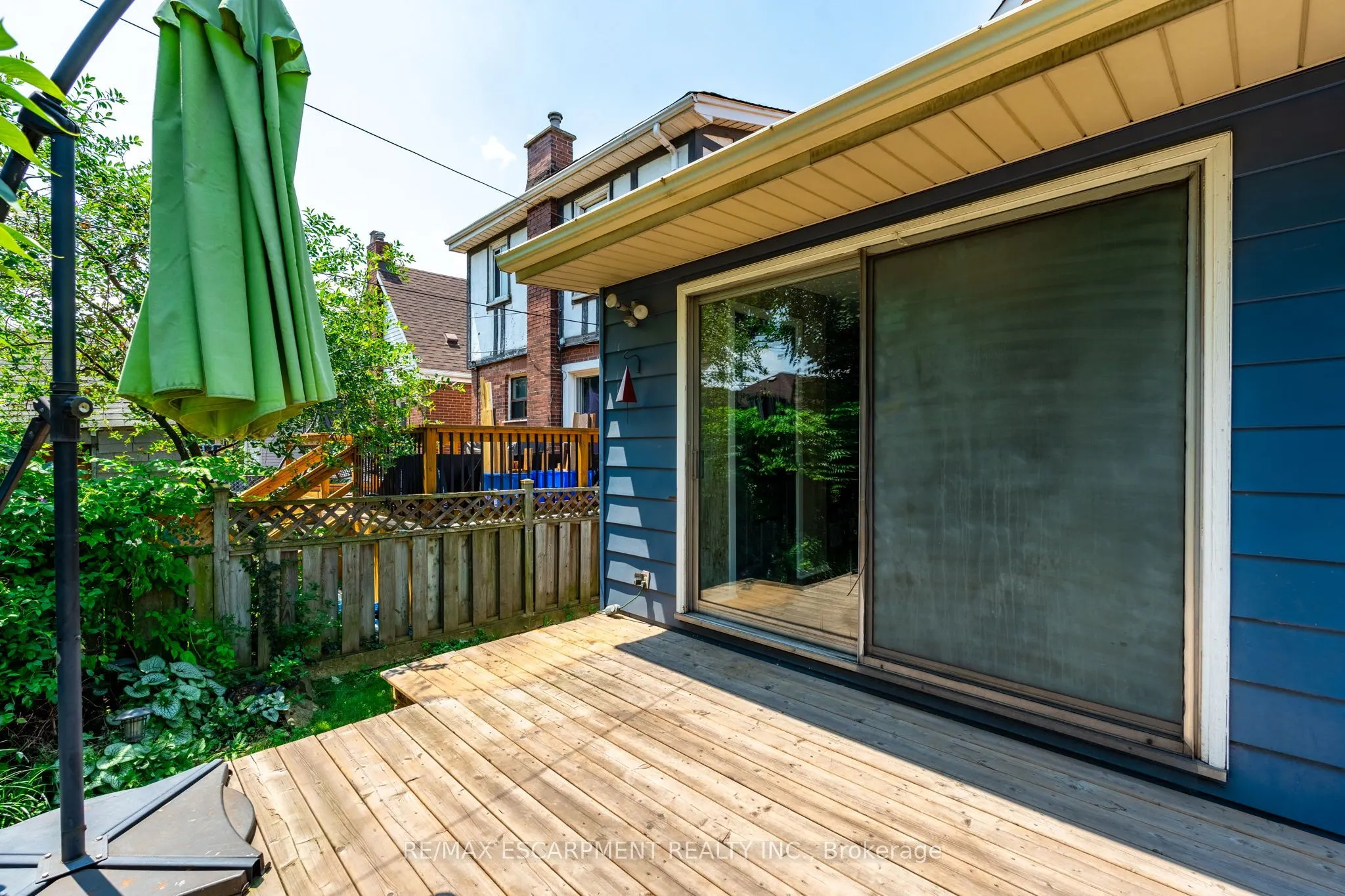 52 Connaught Avenue N