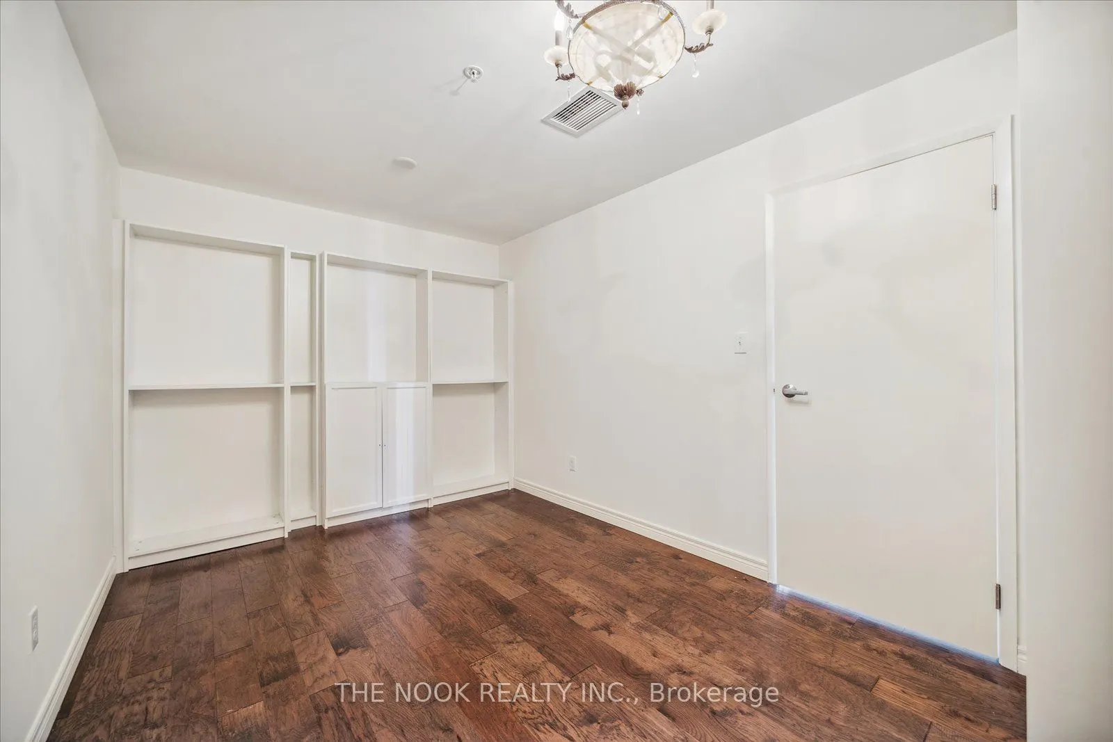 38 Walton Street, #308