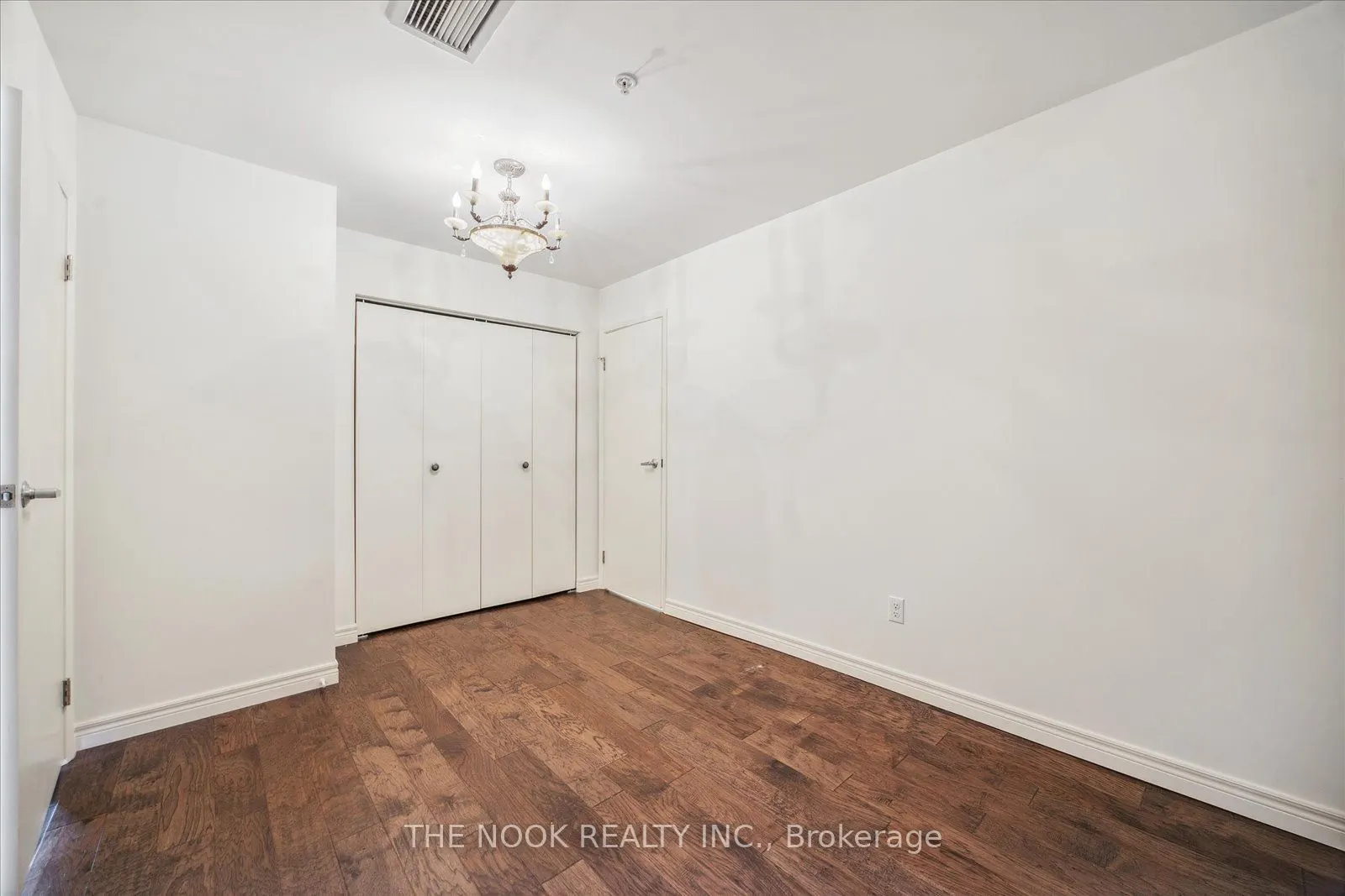 38 Walton Street, #308